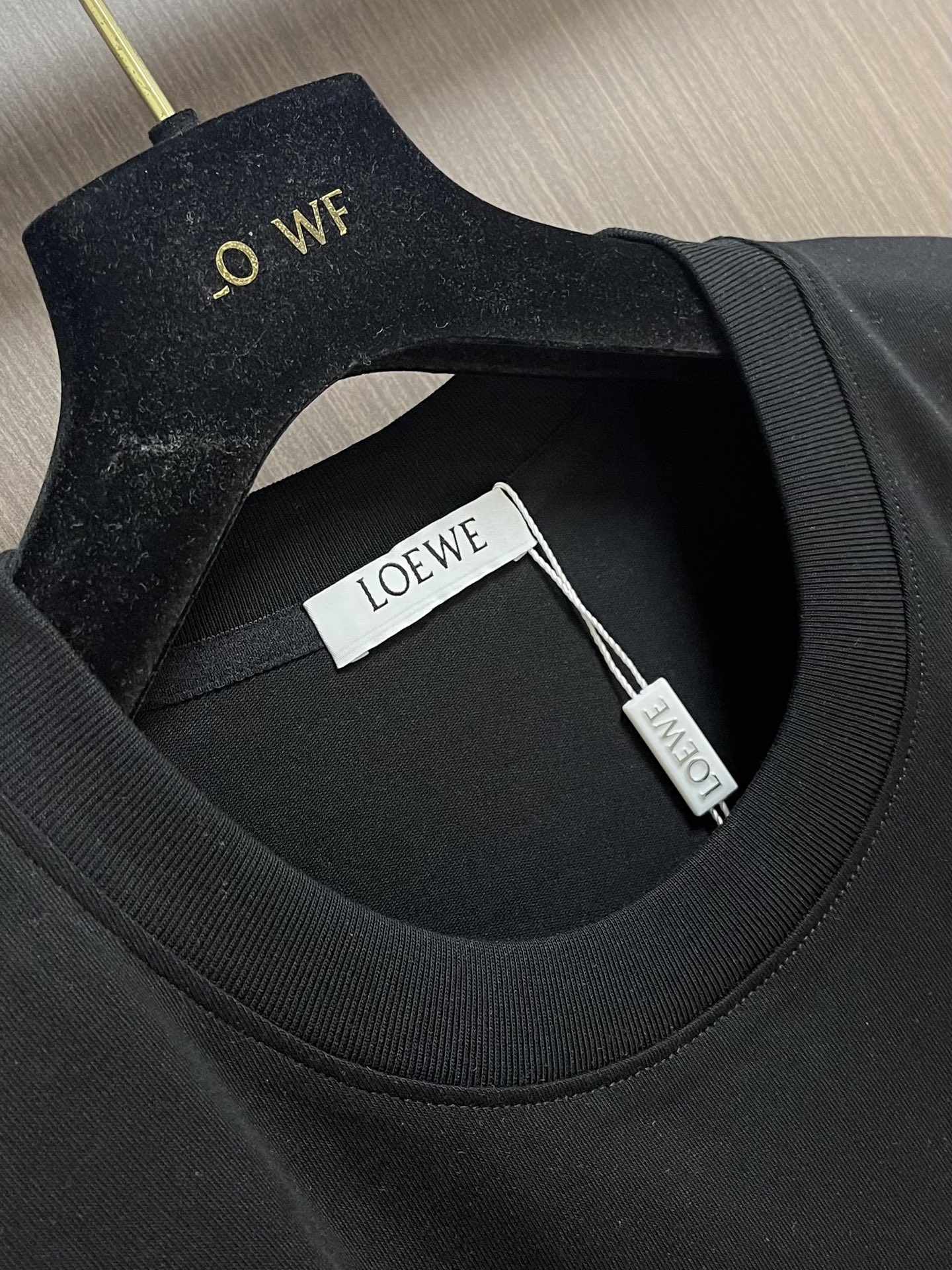 整套 Loewe罗意威 2026ss 字母logo印花短袖T恤短裤套装，面料采用240克重精梳棉，定制1