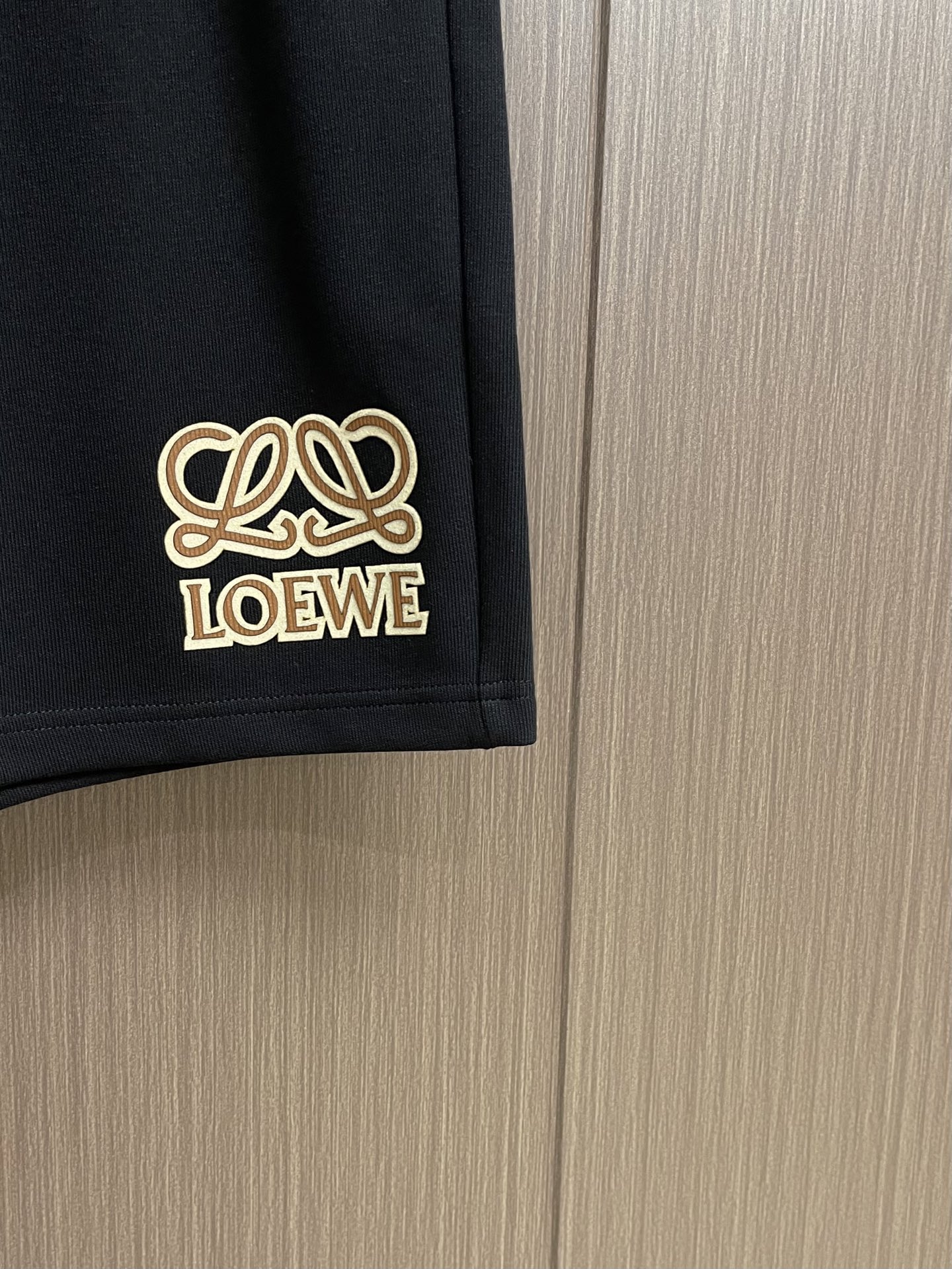 整套 Loewe罗意威 2026ss 字母logo印花短袖T恤短裤套装，面料采用240克重精梳棉，定制1