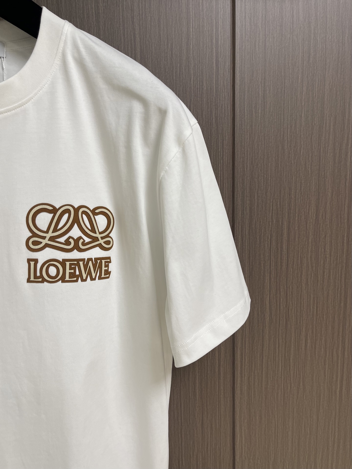 整套 Loewe罗意威 2026ss 字母logo印花短袖T恤短裤套装，面料采用240克重精梳棉，定制1