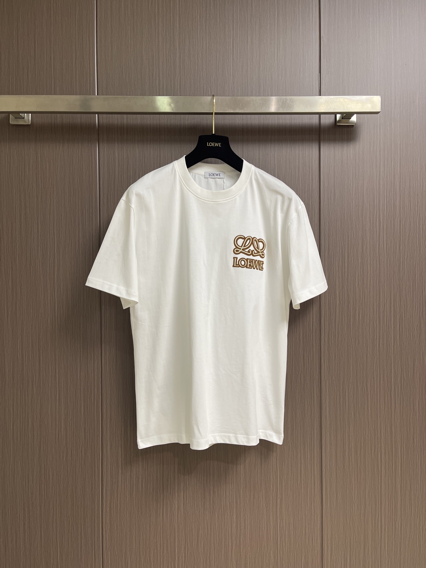 整套 Loewe罗意威 2026ss 字母logo印花短袖T恤短裤套装，面料采用240克重精梳棉，定制1