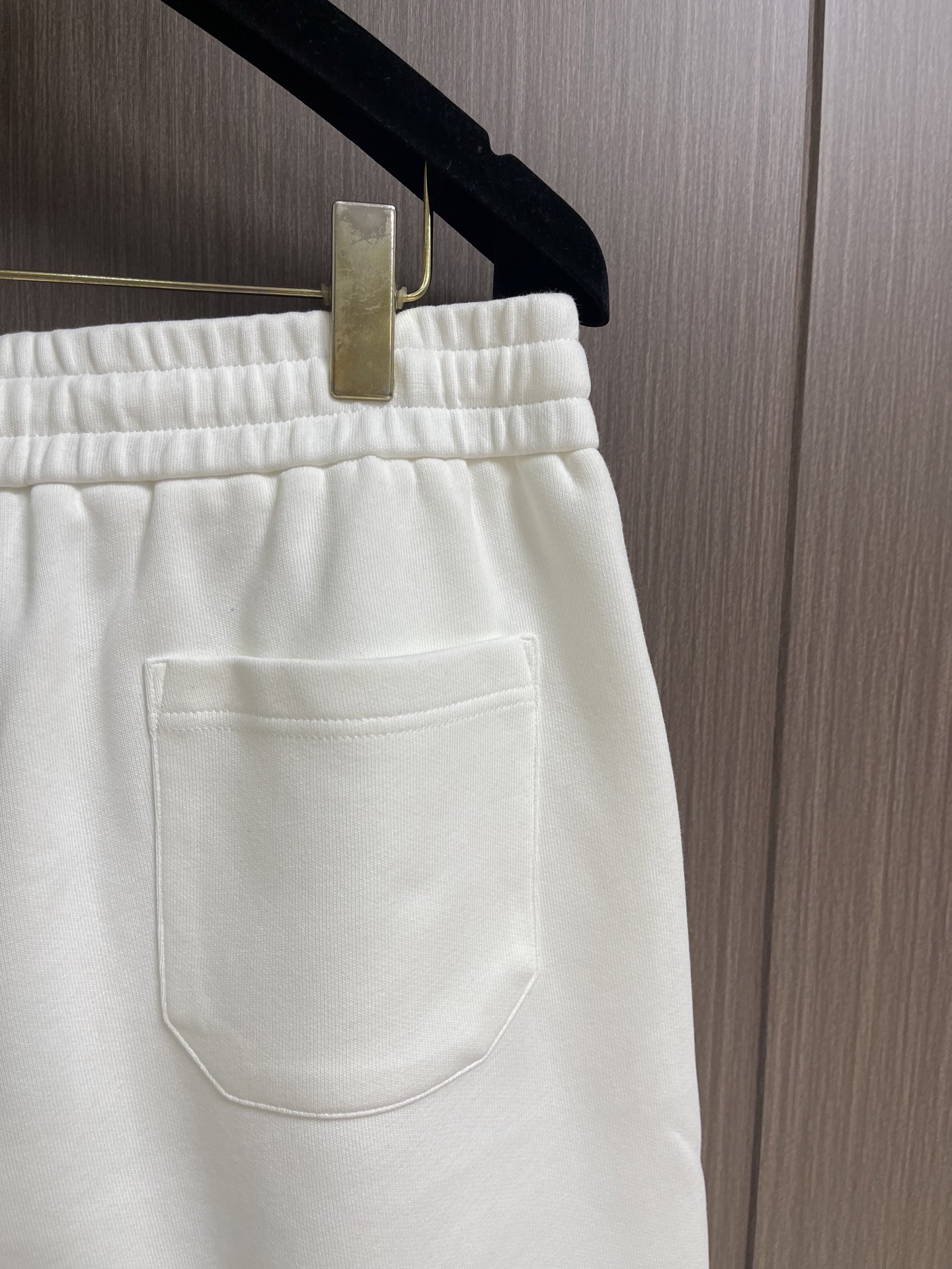 整套 Loewe罗意威 2026ss 字母logo印花短袖T恤短裤套装，面料采用240克重精梳棉，定制1
