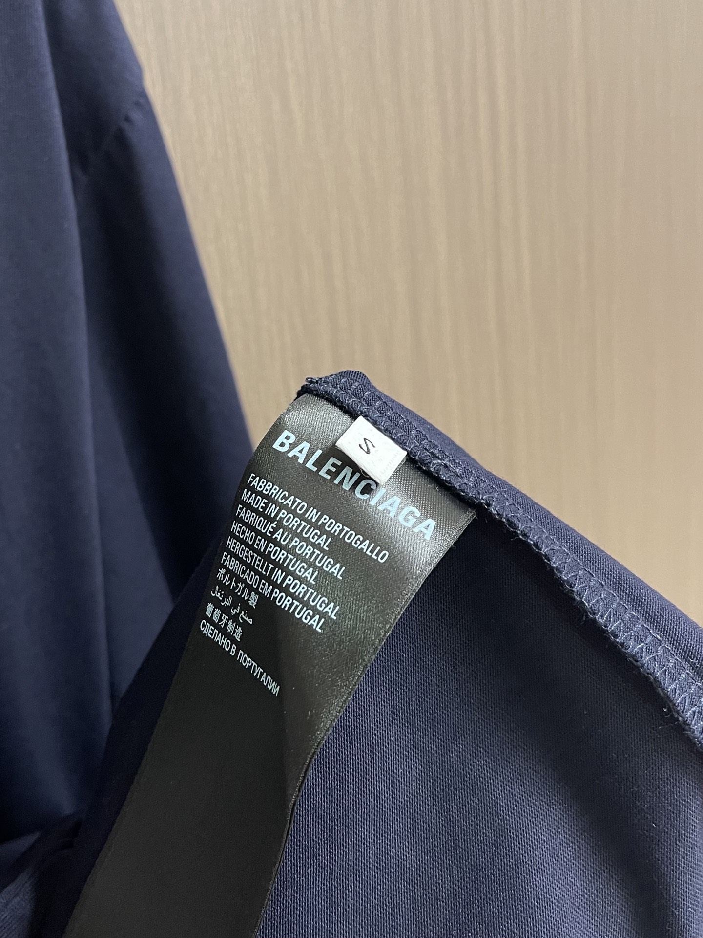 Balenciaga 粮食计划圆领短袖T恤，选用的24支双面平纹针织面料，250gm²；领口采用了24支