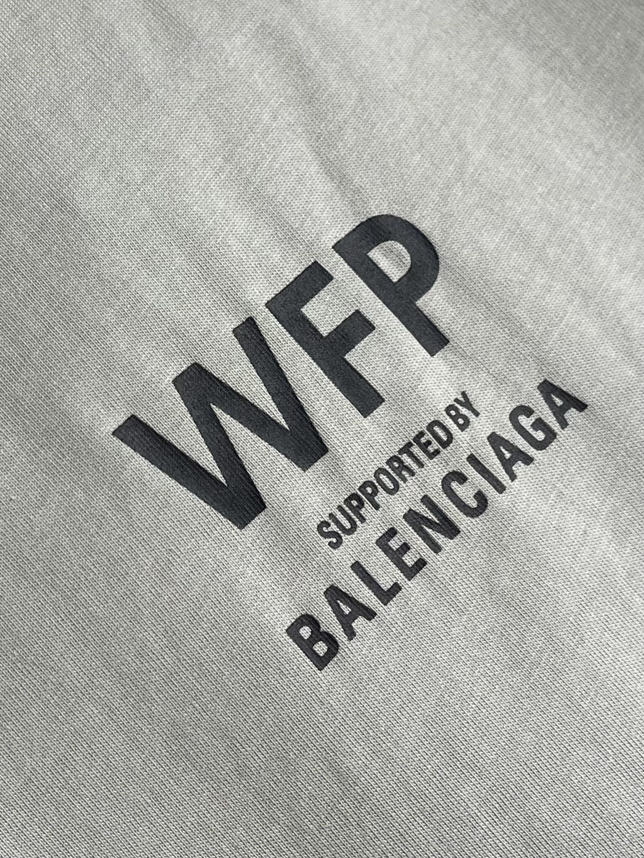 Balenciaga 粮食计划圆领短袖T恤，选用的24支双面平纹针织面料，250gm²；领口采用了24支