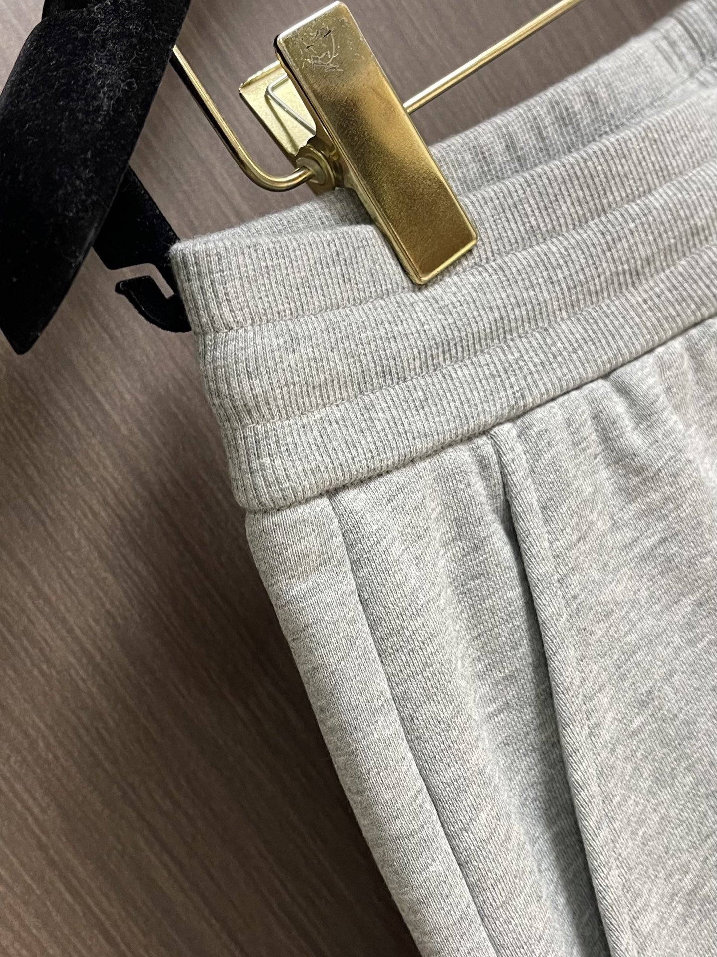 YSL 2026SS夏季男士休闲运动短裤 字母logo精密刺绣搭配高档的罗马精棉布 为夏天带来耳目一新的