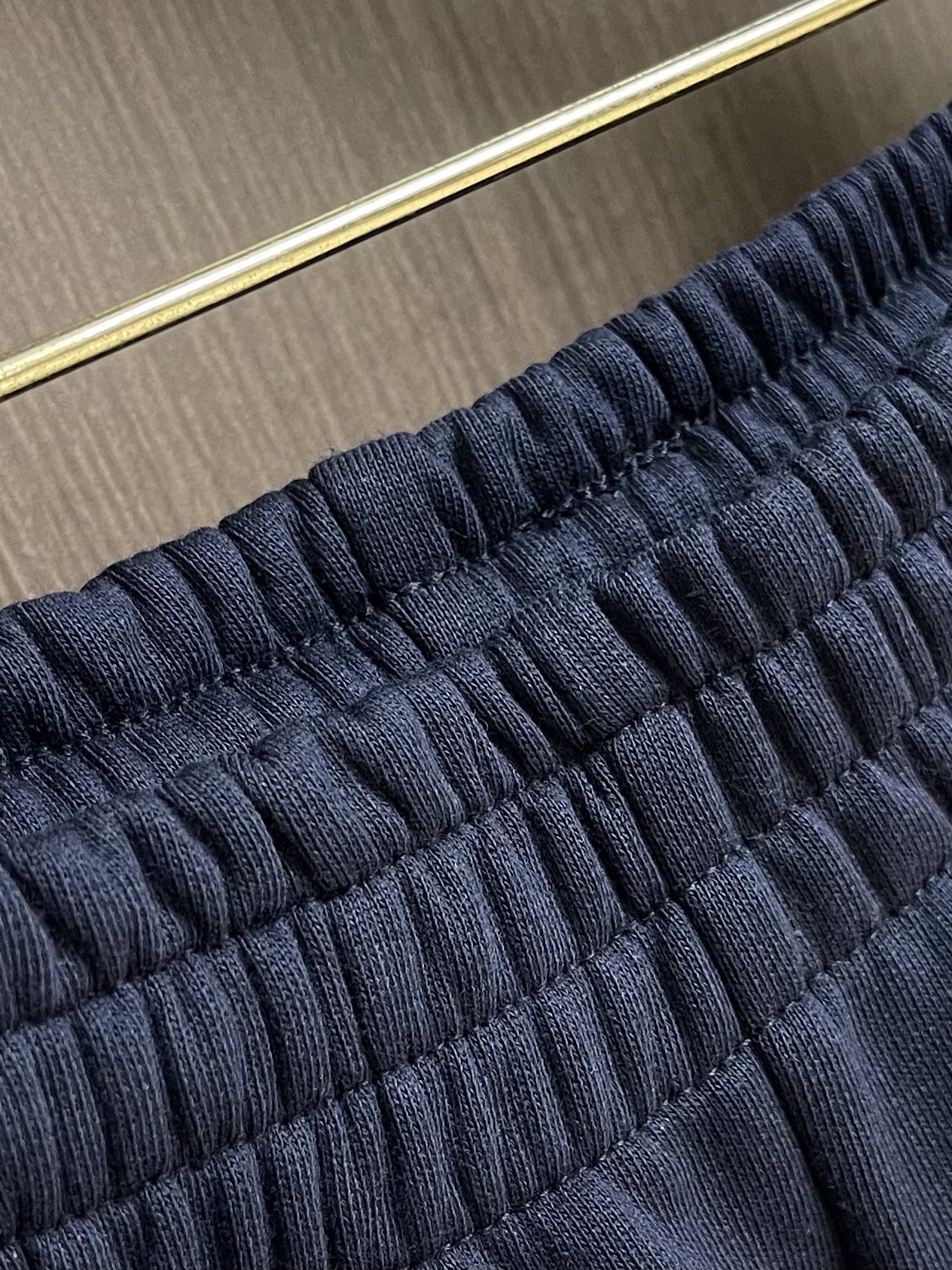 Balenciaga 粮食计划印花短裤，短裤选用了鱼鳞底面料，面26支双纱，底10支纱，380gm²。表