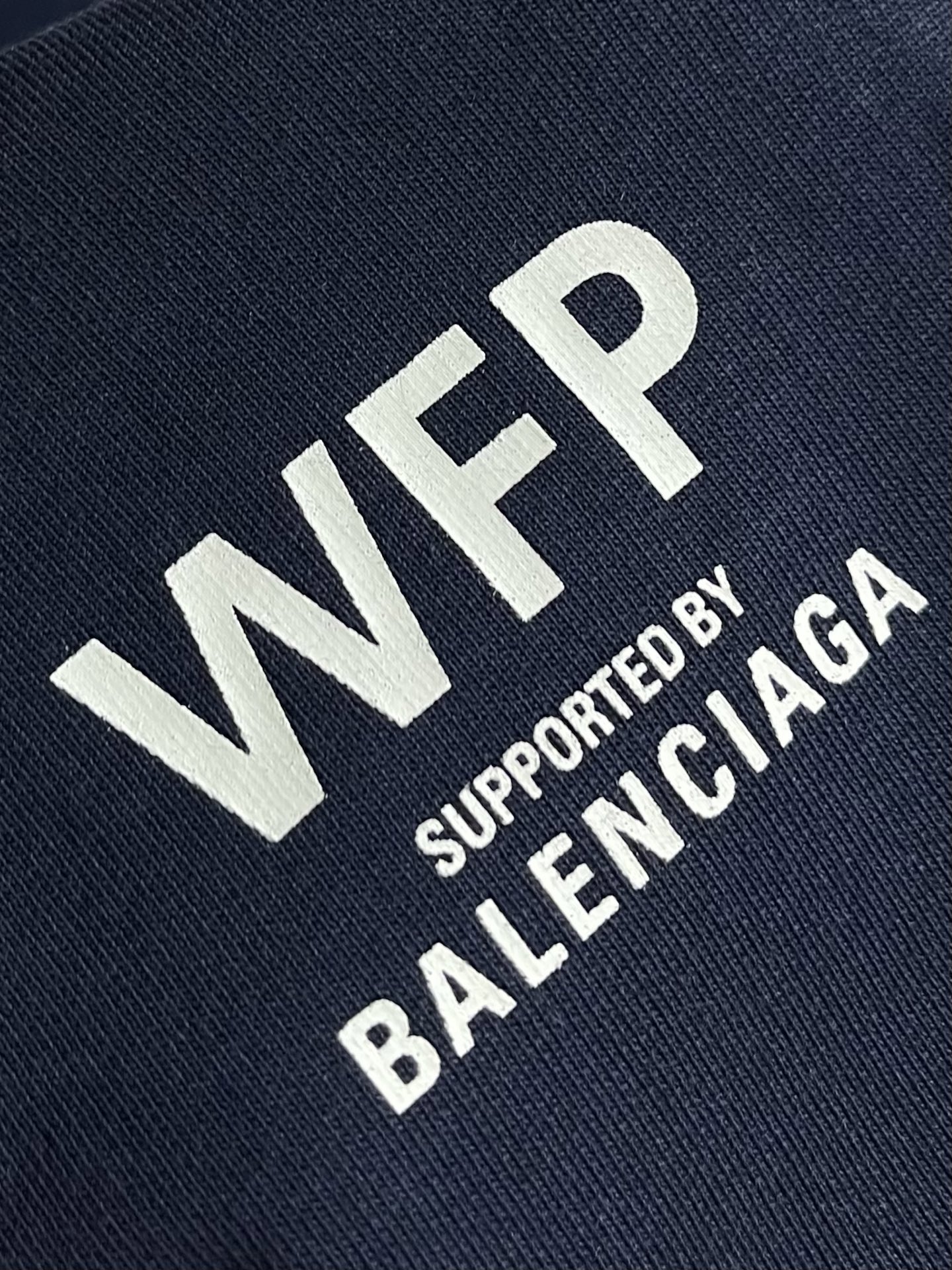 Balenciaga 粮食计划印花短裤，短裤选用了鱼鳞底面料，面26支双纱，底10支纱，380gm²。表