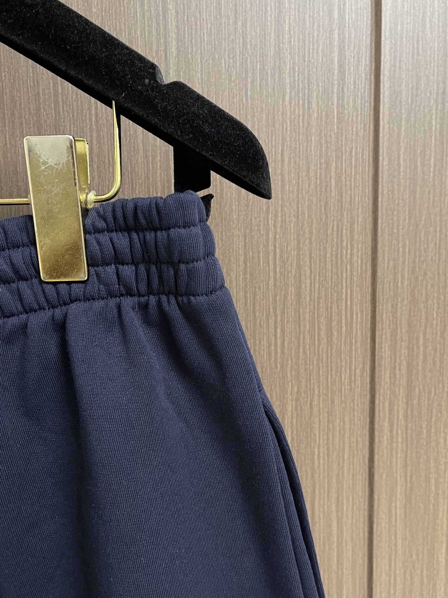 Balenciaga 粮食计划印花短裤，短裤选用了鱼鳞底面料，面26支双纱，底10支纱，380gm²。表