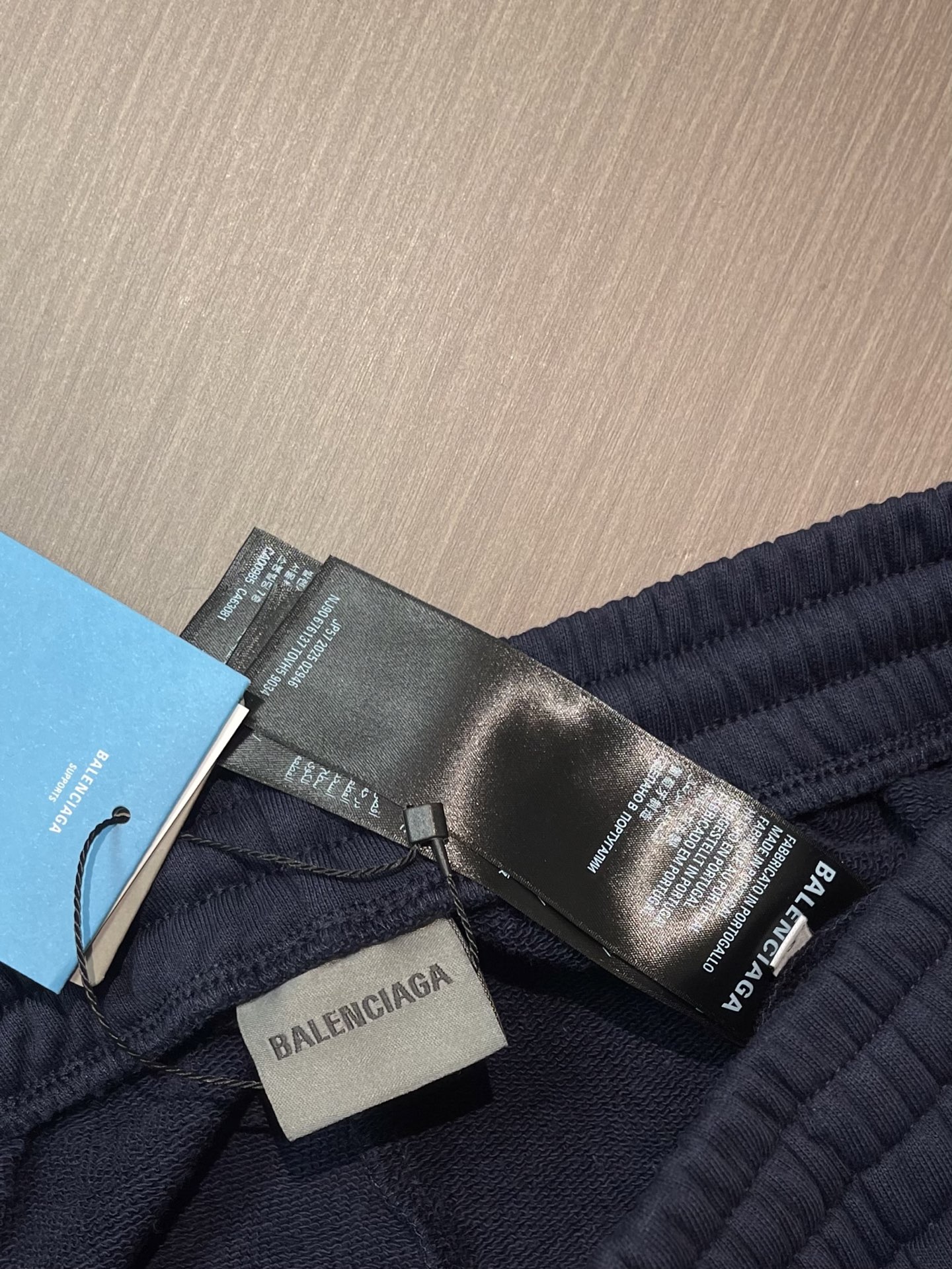 Balenciaga 粮食计划印花短裤，短裤选用了鱼鳞底面料，面26支双纱，底10支纱，380gm²。表
