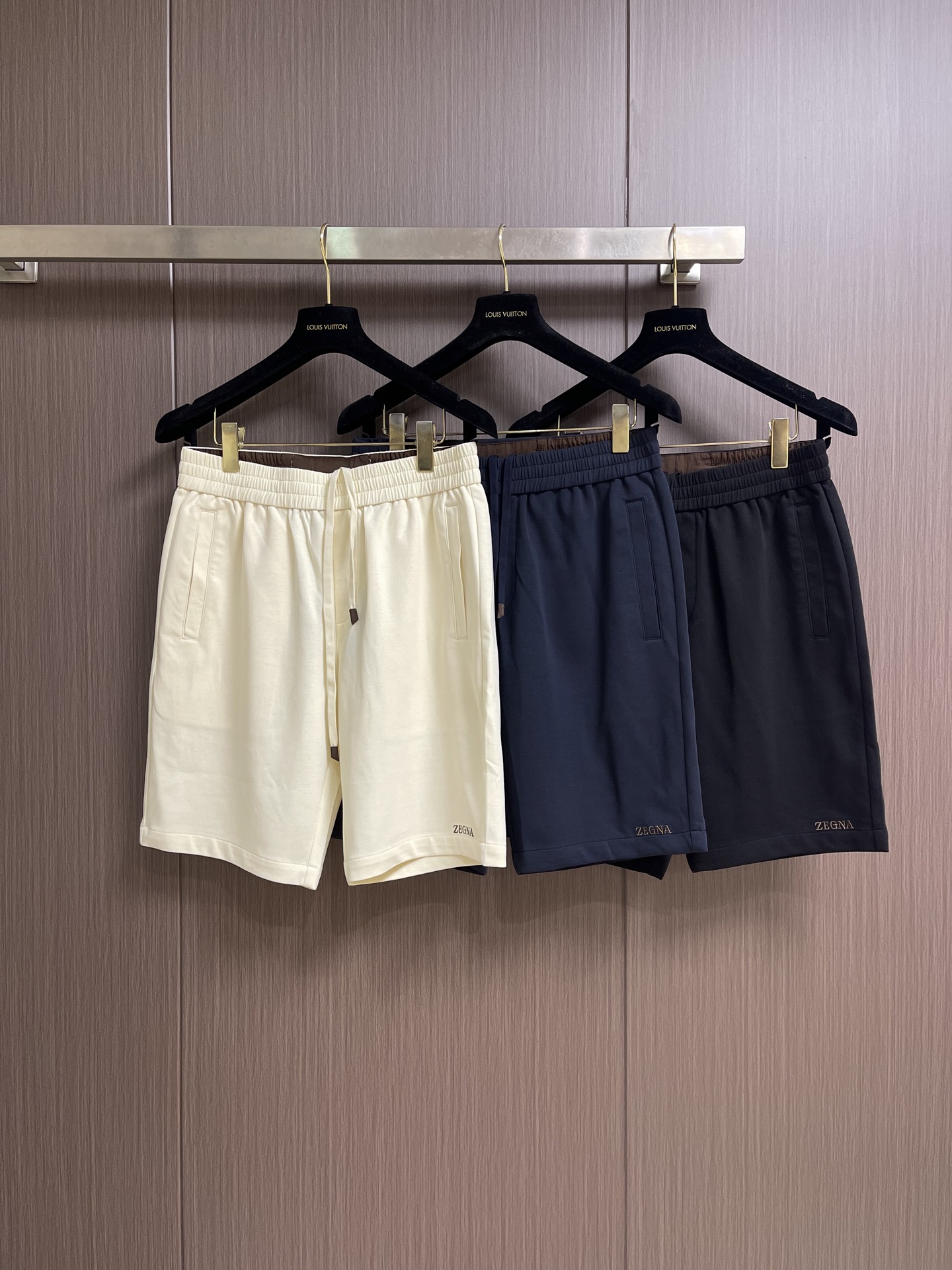 Zegna 杰尼亚休闲短裤，质感亲肤又舒爽，简约logo标识刺绣，拉绳头等细节，做工精细完美百搭任何上衣