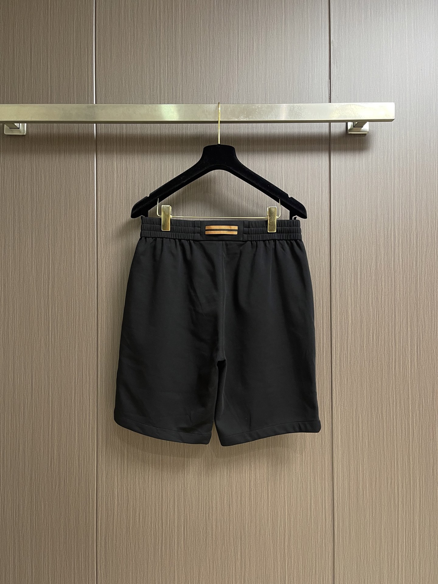 Zegna 杰尼亚休闲短裤，质感亲肤又舒爽，简约logo标识刺绣，拉绳头等细节，做工精细完美百搭任何上衣