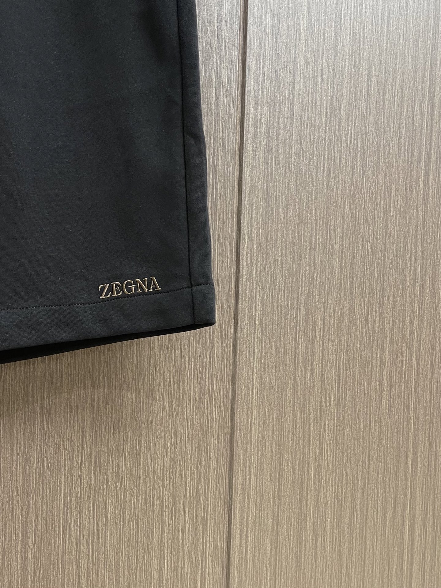 Zegna 杰尼亚休闲短裤，质感亲肤又舒爽，简约logo标识刺绣，拉绳头等细节，做工精细完美百搭任何上衣