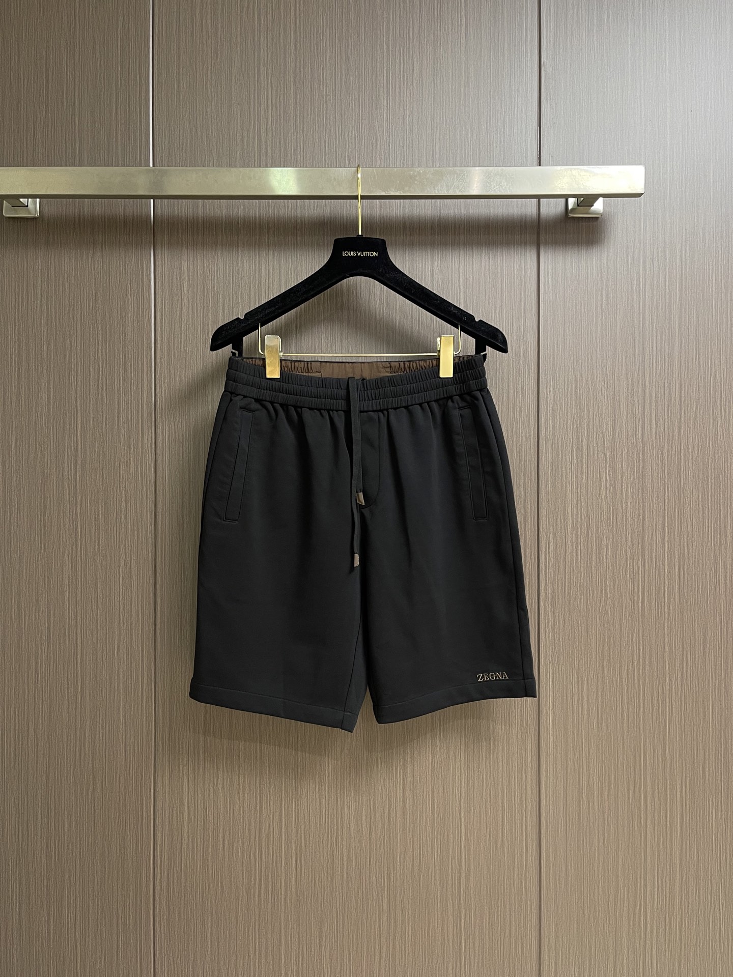 Zegna 杰尼亚休闲短裤，质感亲肤又舒爽，简约logo标识刺绣，拉绳头等细节，做工精细完美百搭任何上衣
