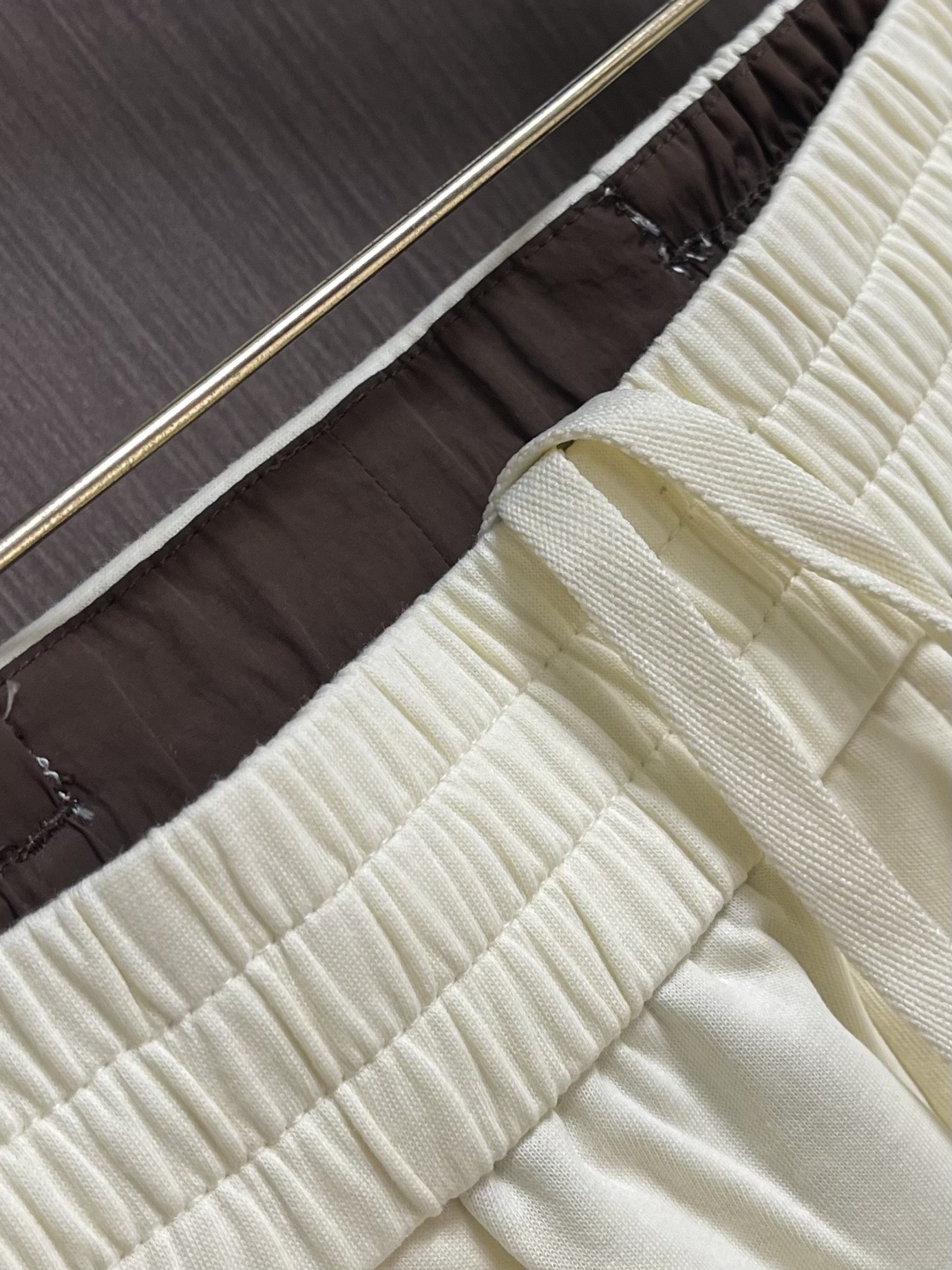Zegna 杰尼亚休闲短裤，质感亲肤又舒爽，简约logo标识刺绣，拉绳头等细节，做工精细完美百搭任何上衣