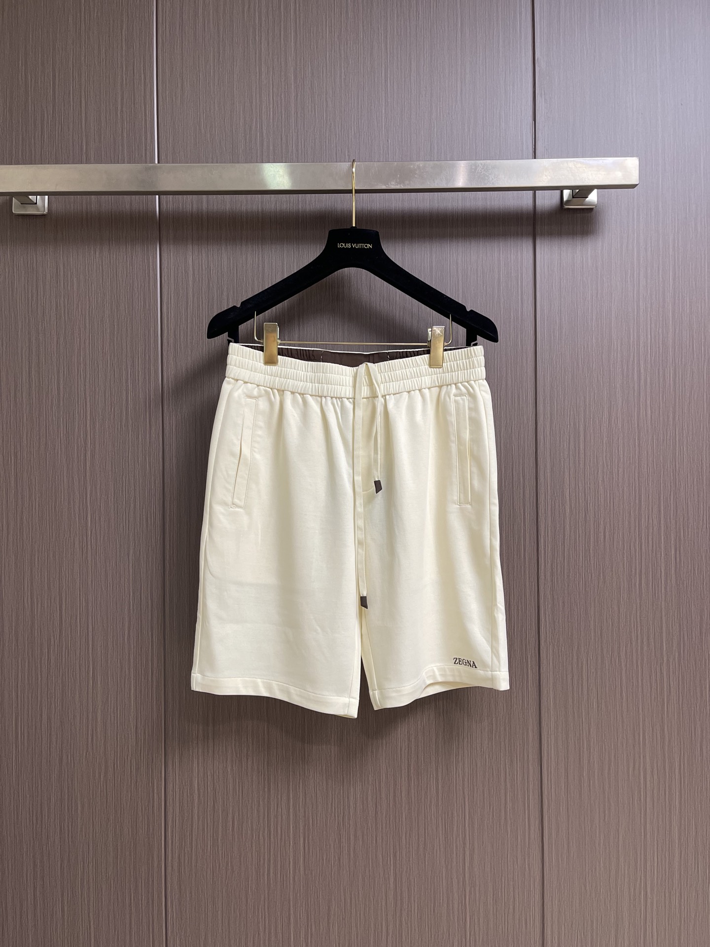 Zegna 杰尼亚休闲短裤，质感亲肤又舒爽，简约logo标识刺绣，拉绳头等细节，做工精细完美百搭任何上衣