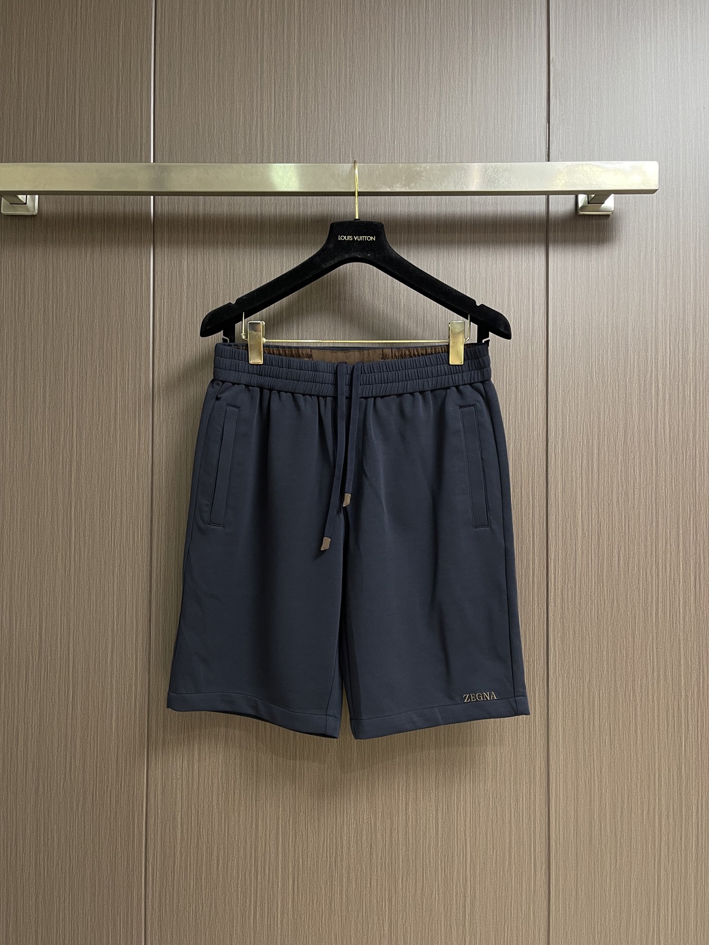 Zegna 杰尼亚休闲短裤，质感亲肤又舒爽，简约logo标识刺绣，拉绳头等细节，做工精细完美百搭任何上衣