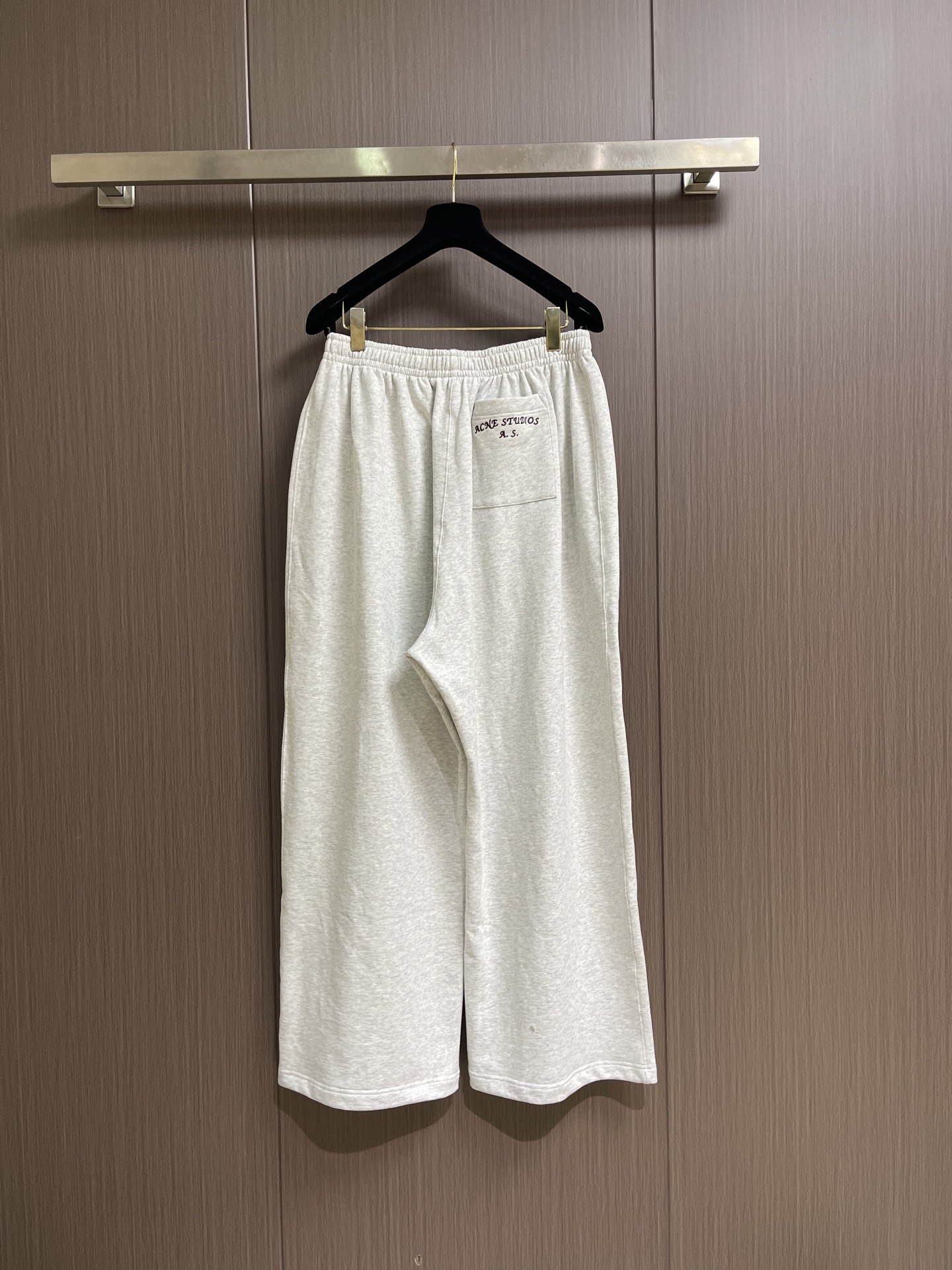 Acne Studios 刺绣徽标运动裤，定制雾境奢柔有机棉 奢润垂顺 云柔亲肤 一抹雾感麻灰 于极简中