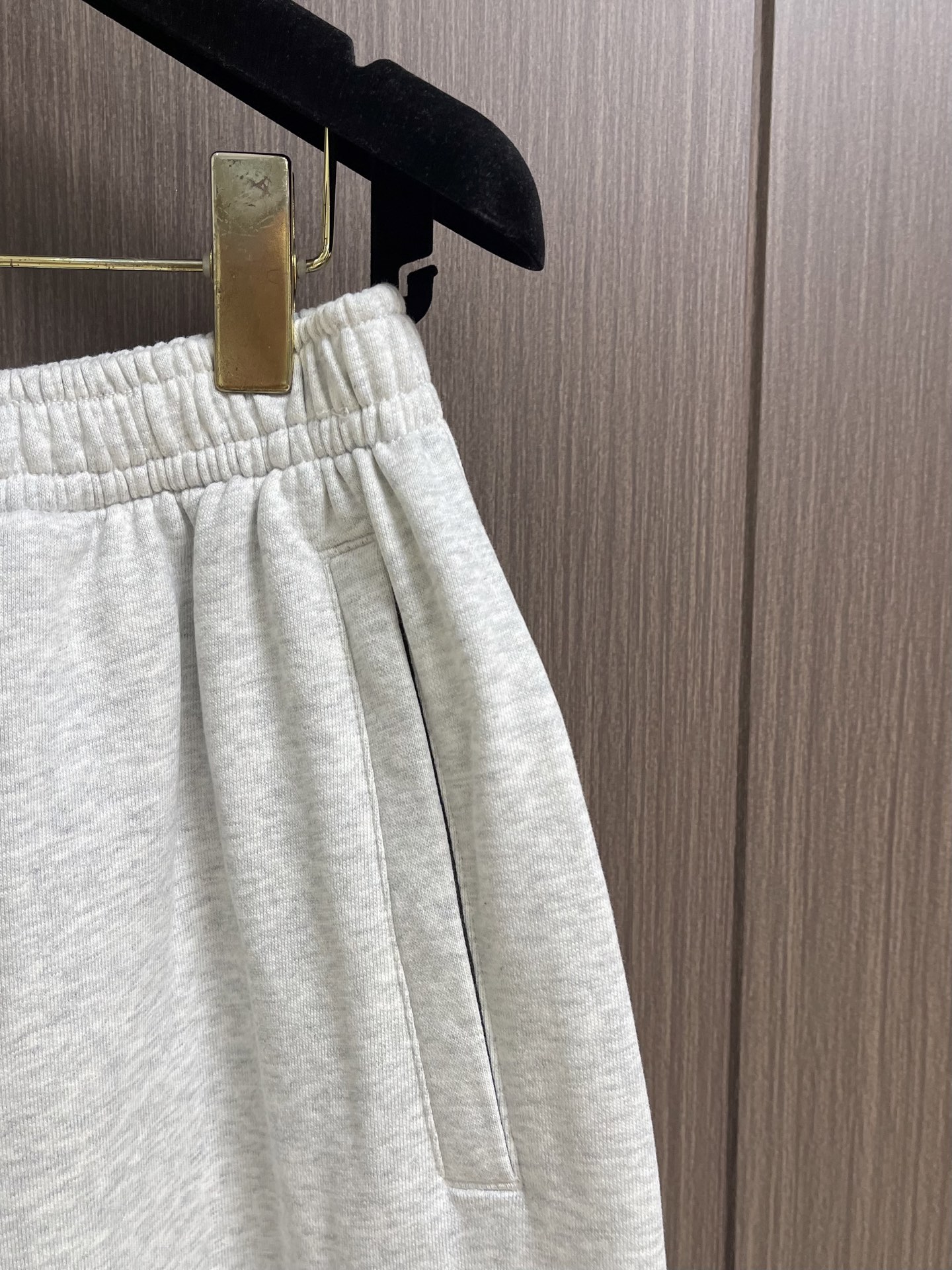 Acne Studios 刺绣徽标运动裤，定制雾境奢柔有机棉 奢润垂顺 云柔亲肤 一抹雾感麻灰 于极简中