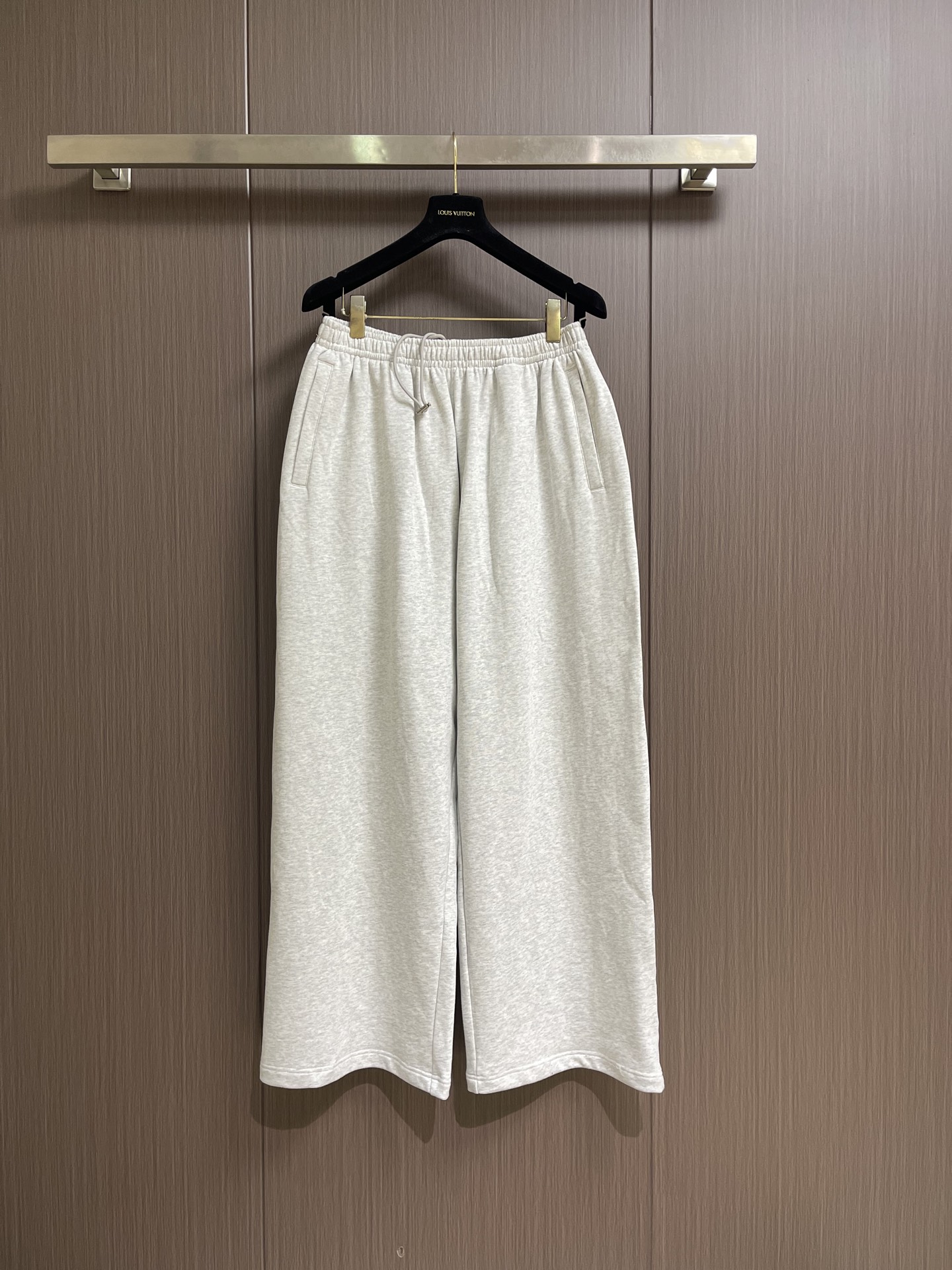 Acne Studios 刺绣徽标运动裤，定制雾境奢柔有机棉 奢润垂顺 云柔亲肤 一抹雾感麻灰 于极简中