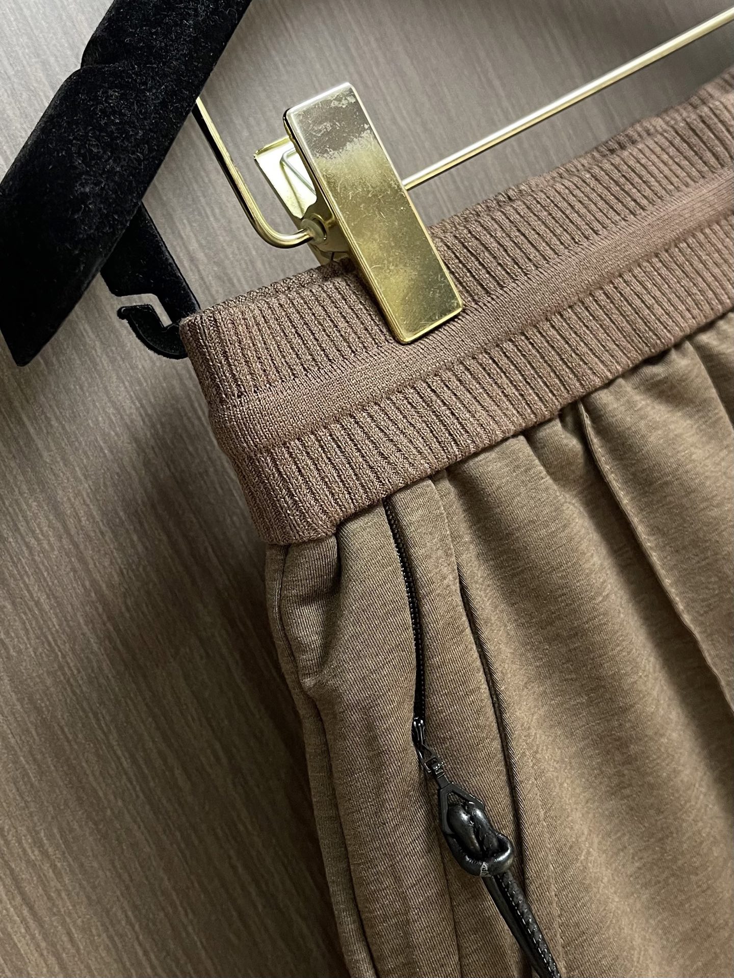 Zegna 杰尼亚休闲短裤，质感亲肤又舒爽，拉绳头等细节，做工精细完美百搭任何上衣，上身就很帅气！尺码：