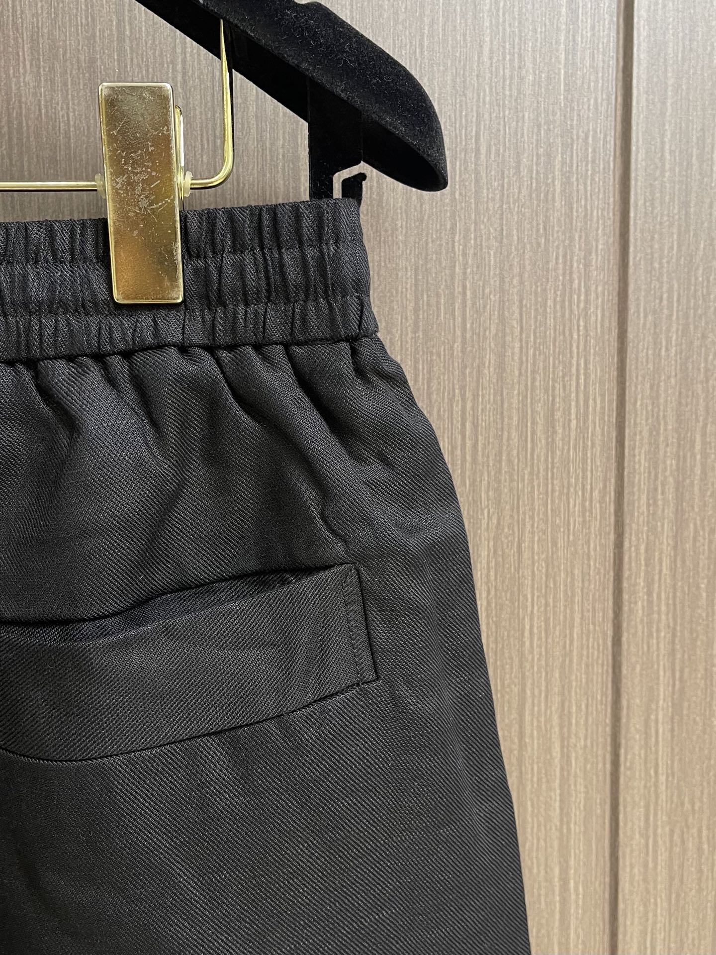 Zegna 2026SS夏季新款全麻料纯色短裤，经典全麻夏季短裤，配色现代时尚，面料触感轻薄透气，贴身穿