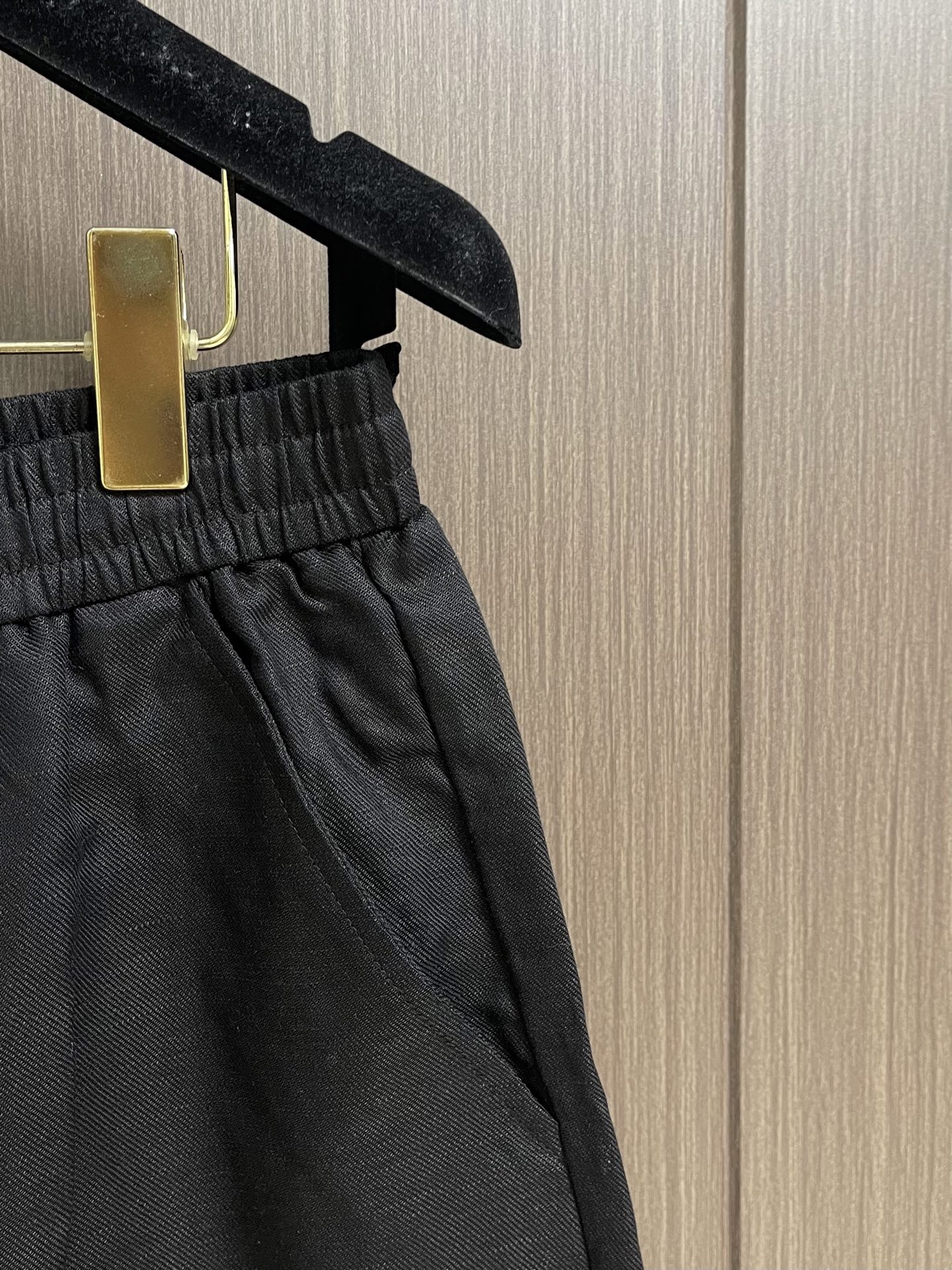 Zegna 2026SS夏季新款全麻料纯色短裤，经典全麻夏季短裤，配色现代时尚，面料触感轻薄透气，贴身穿