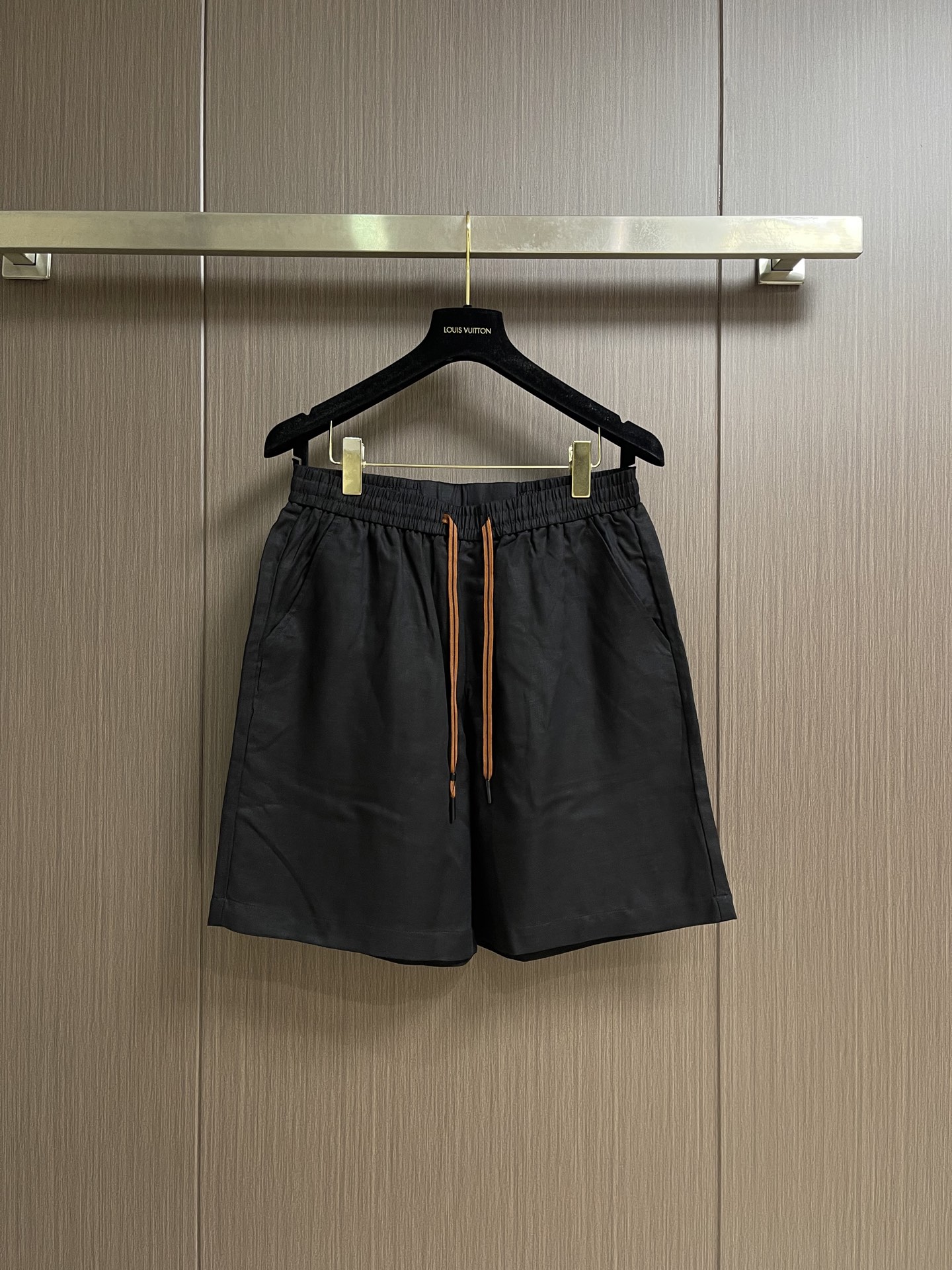 Zegna 2026SS夏季新款全麻料纯色短裤，经典全麻夏季短裤，配色现代时尚，面料触感轻薄透气，贴身穿