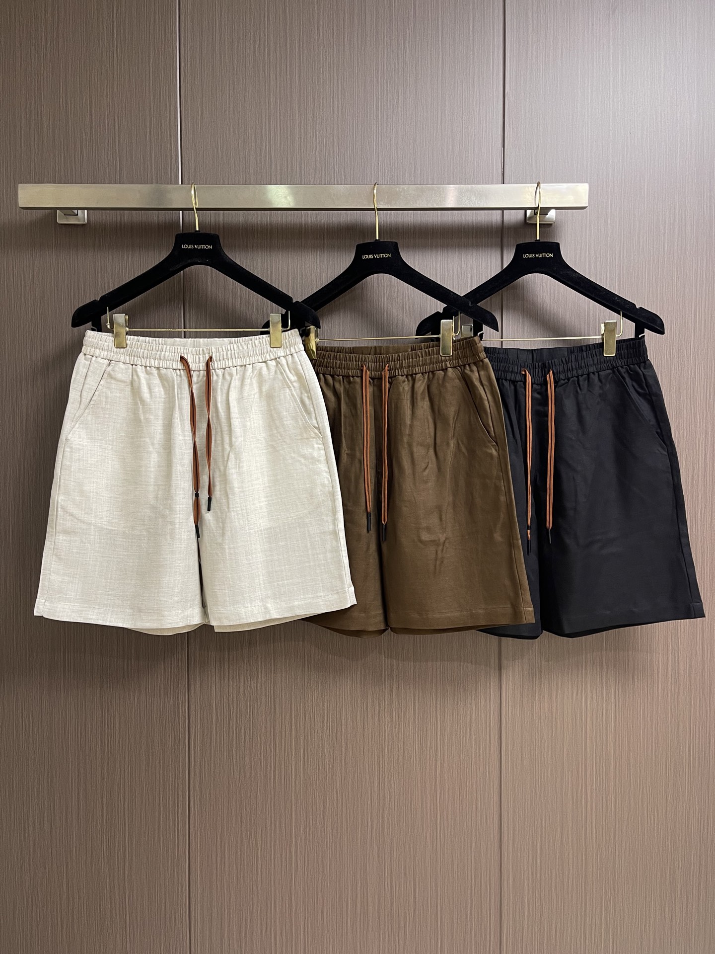 Zegna 2026SS夏季新款全麻料纯色短裤，经典全麻夏季短裤，配色现代时尚，面料触感轻薄透气，贴身穿