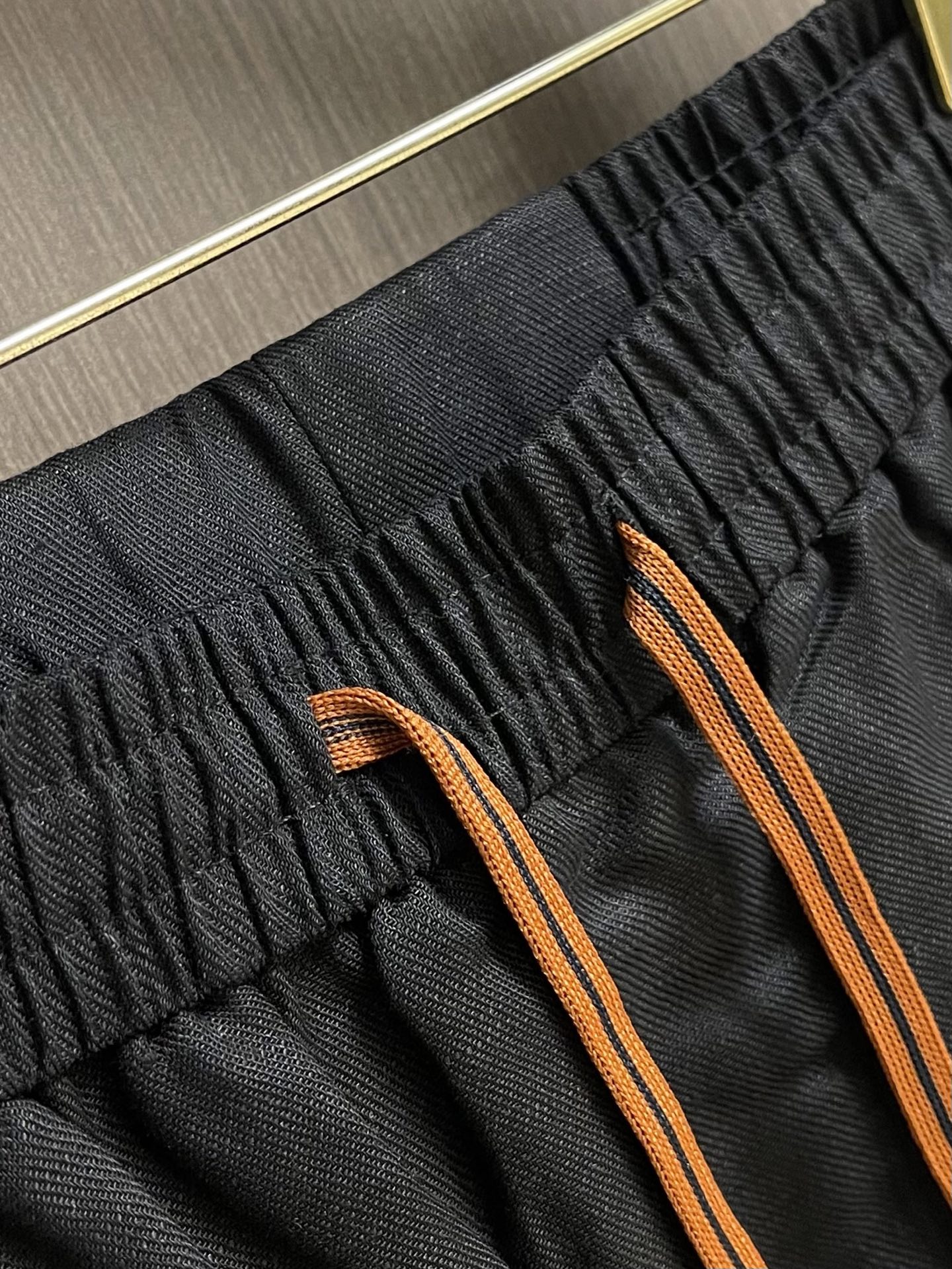 Zegna 2026SS夏季新款全麻料纯色短裤，经典全麻夏季短裤，配色现代时尚，面料触感轻薄透气，贴身穿