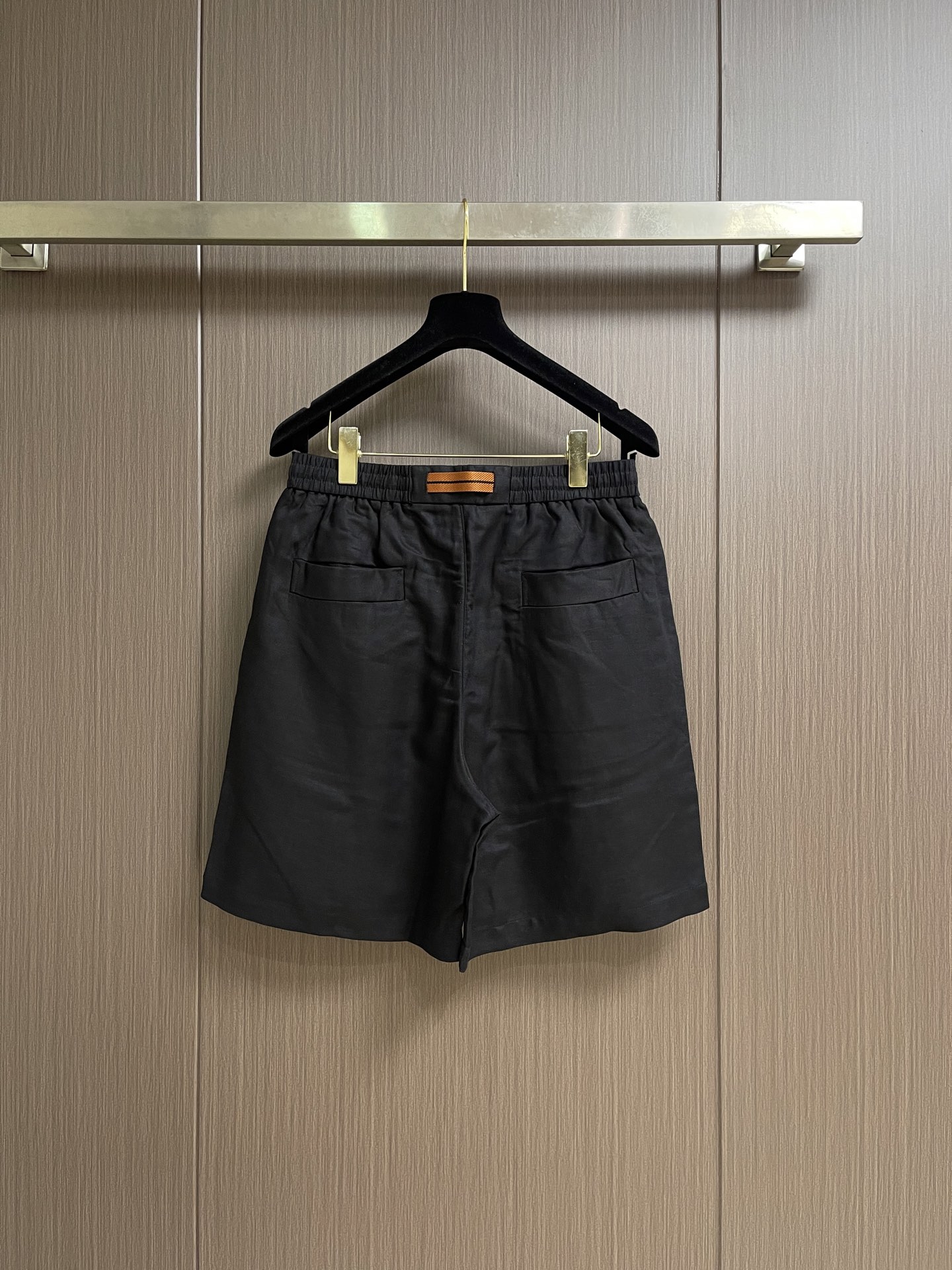 Zegna 2026SS夏季新款全麻料纯色短裤，经典全麻夏季短裤，配色现代时尚，面料触感轻薄透气，贴身穿