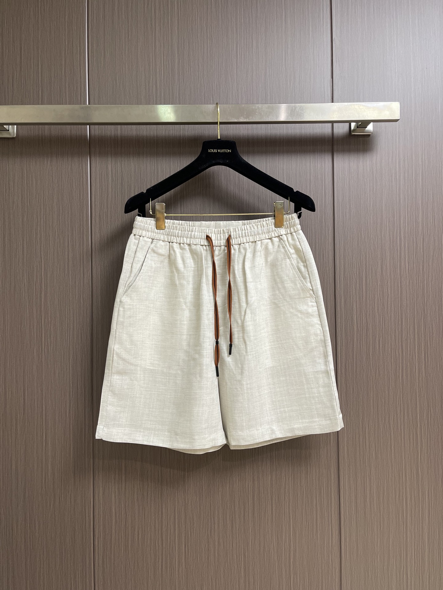 Zegna 2026SS夏季新款全麻料纯色短裤，经典全麻夏季短裤，配色现代时尚，面料触感轻薄透气，贴身穿