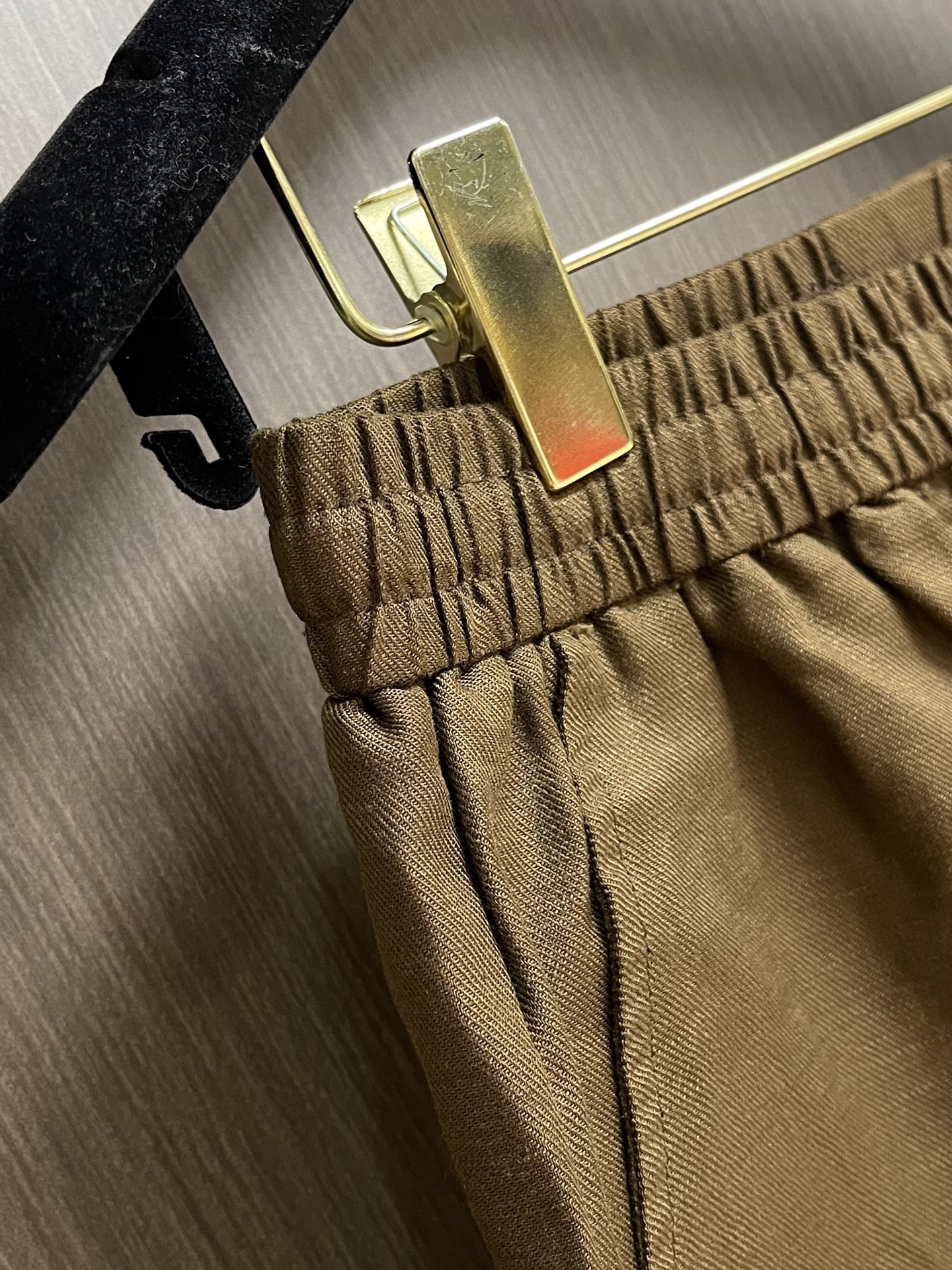 Zegna 2026SS夏季新款全麻料纯色短裤，经典全麻夏季短裤，配色现代时尚，面料触感轻薄透气，贴身穿