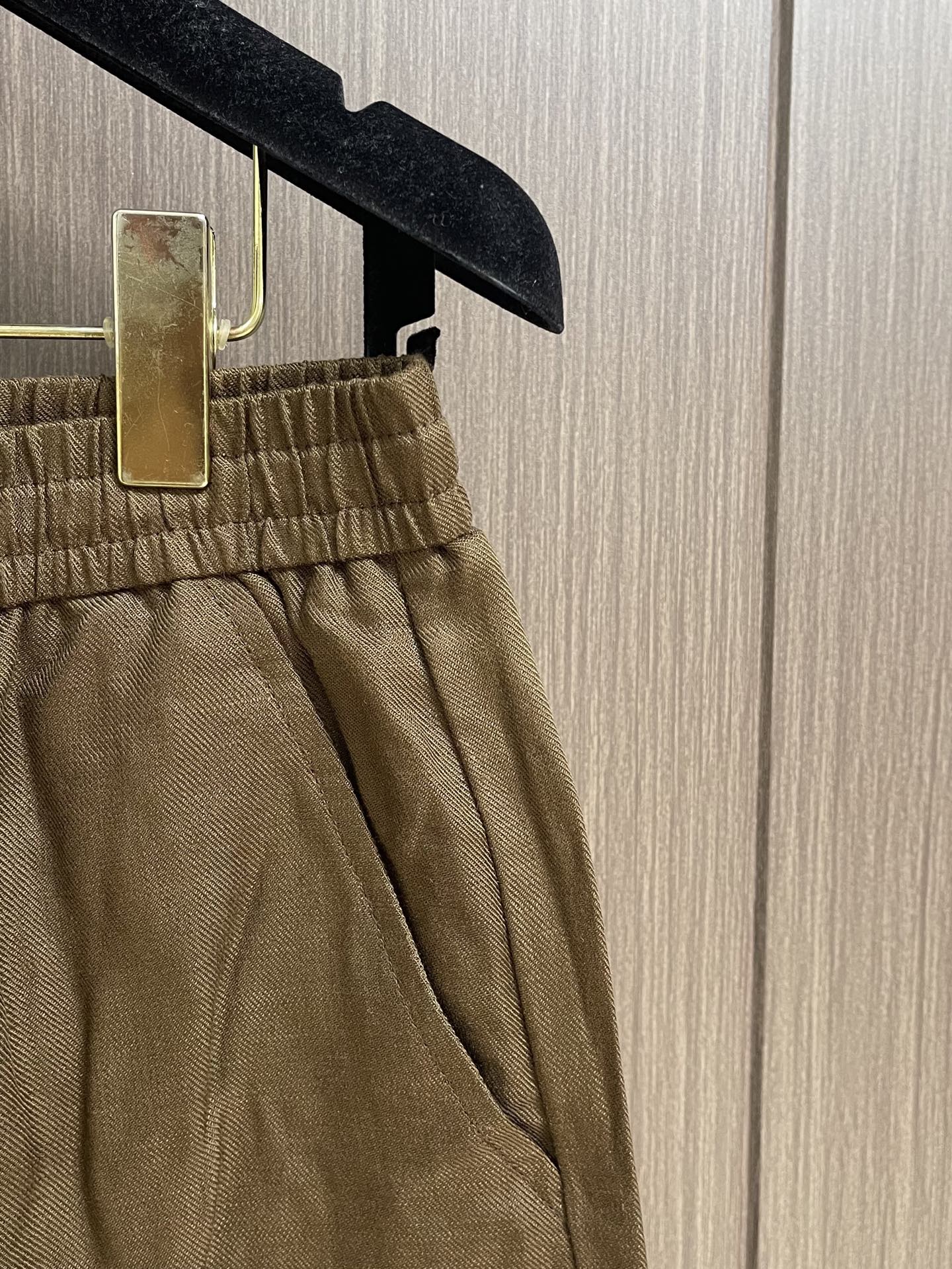 Zegna 2026SS夏季新款全麻料纯色短裤，经典全麻夏季短裤，配色现代时尚，面料触感轻薄透气，贴身穿