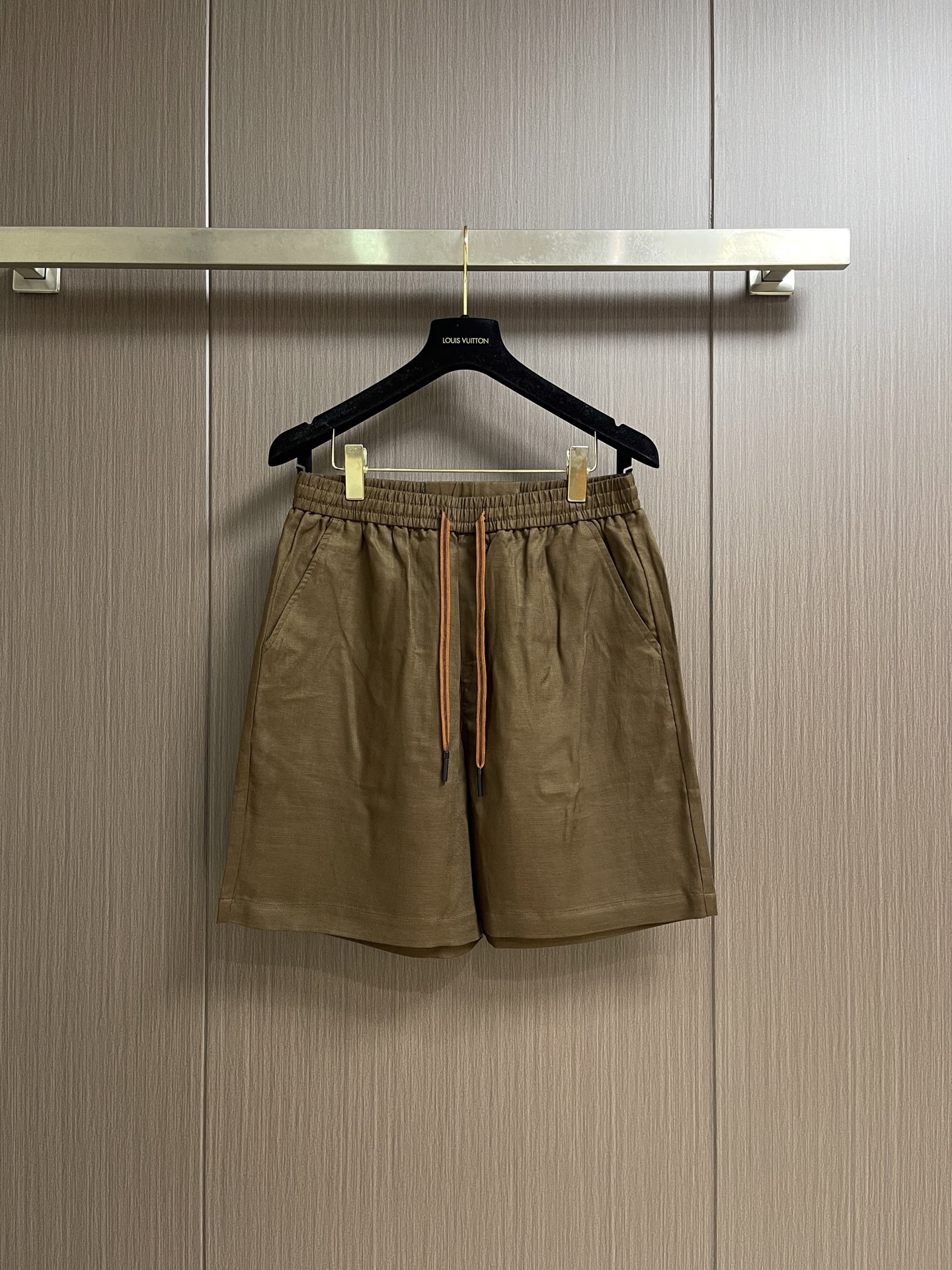 Zegna 2026SS夏季新款全麻料纯色短裤，经典全麻夏季短裤，配色现代时尚，面料触感轻薄透气，贴身穿