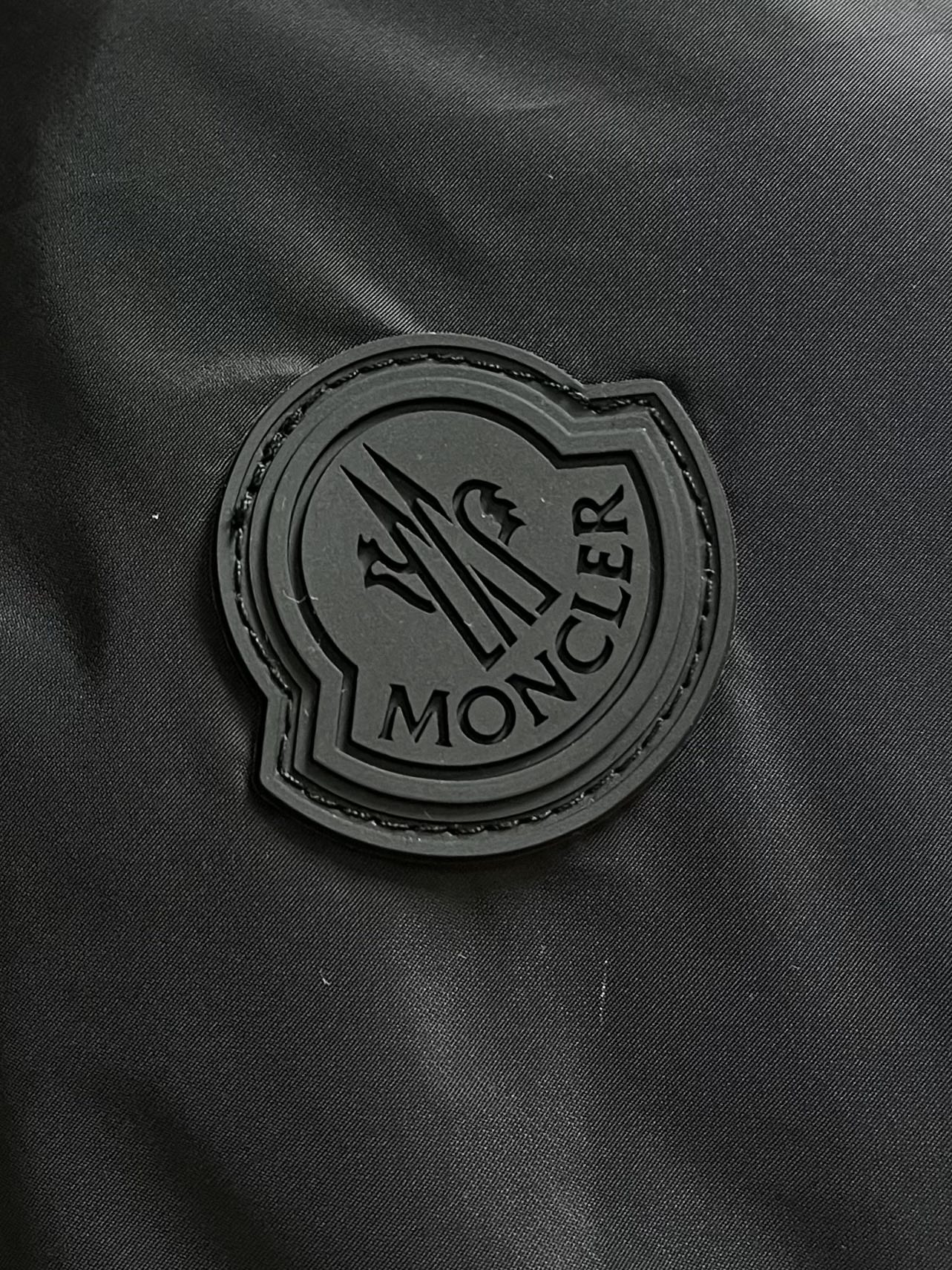 Moncler  2026SS春夏新品轻量连帽机能马甲，定制锦纶防泼水面料，轻薄轻量化上身零负担，防风防