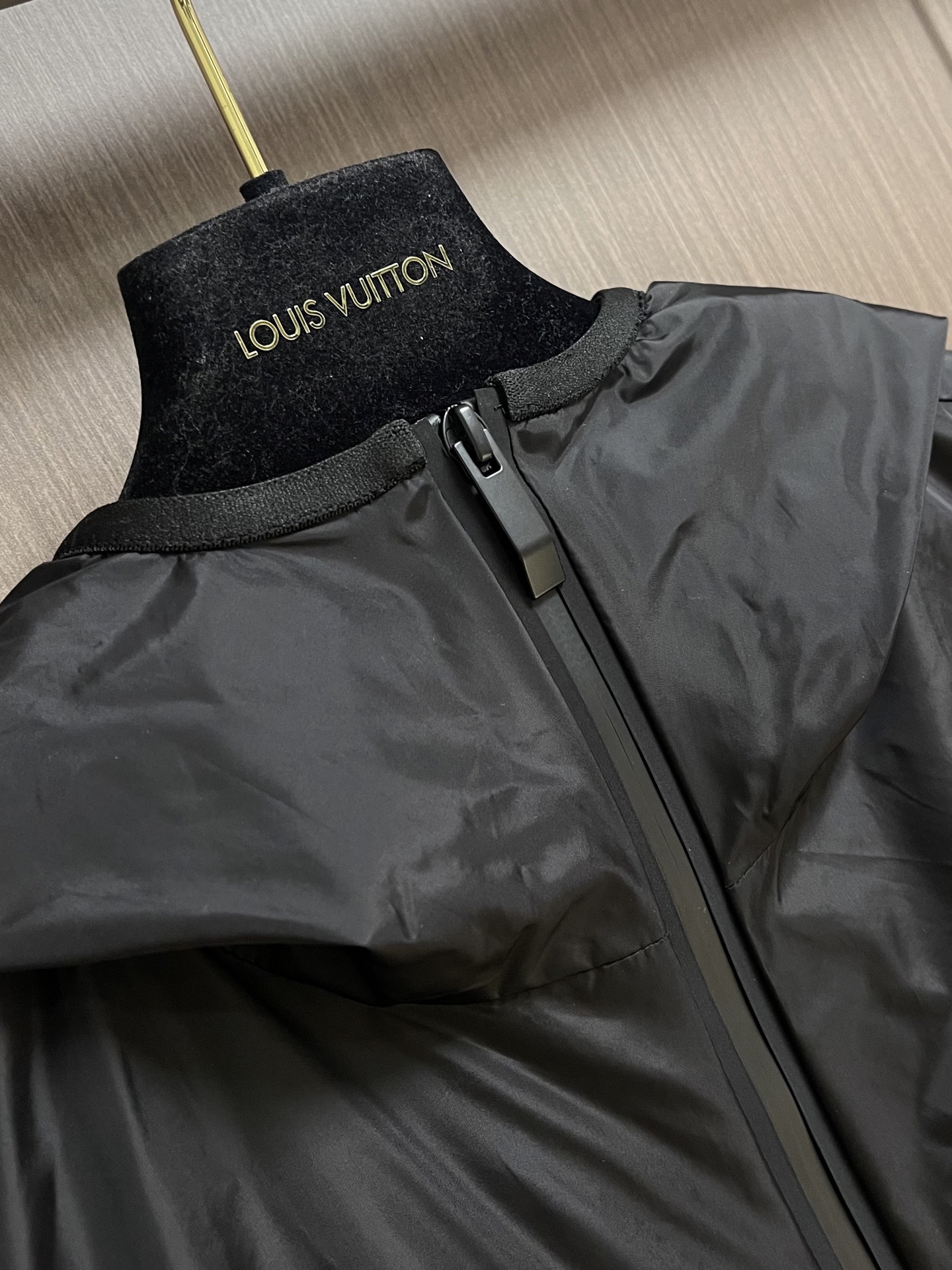 Moncler  2026SS春夏新品轻量连帽机能马甲，定制锦纶防泼水面料，轻薄轻量化上身零负担，防风防