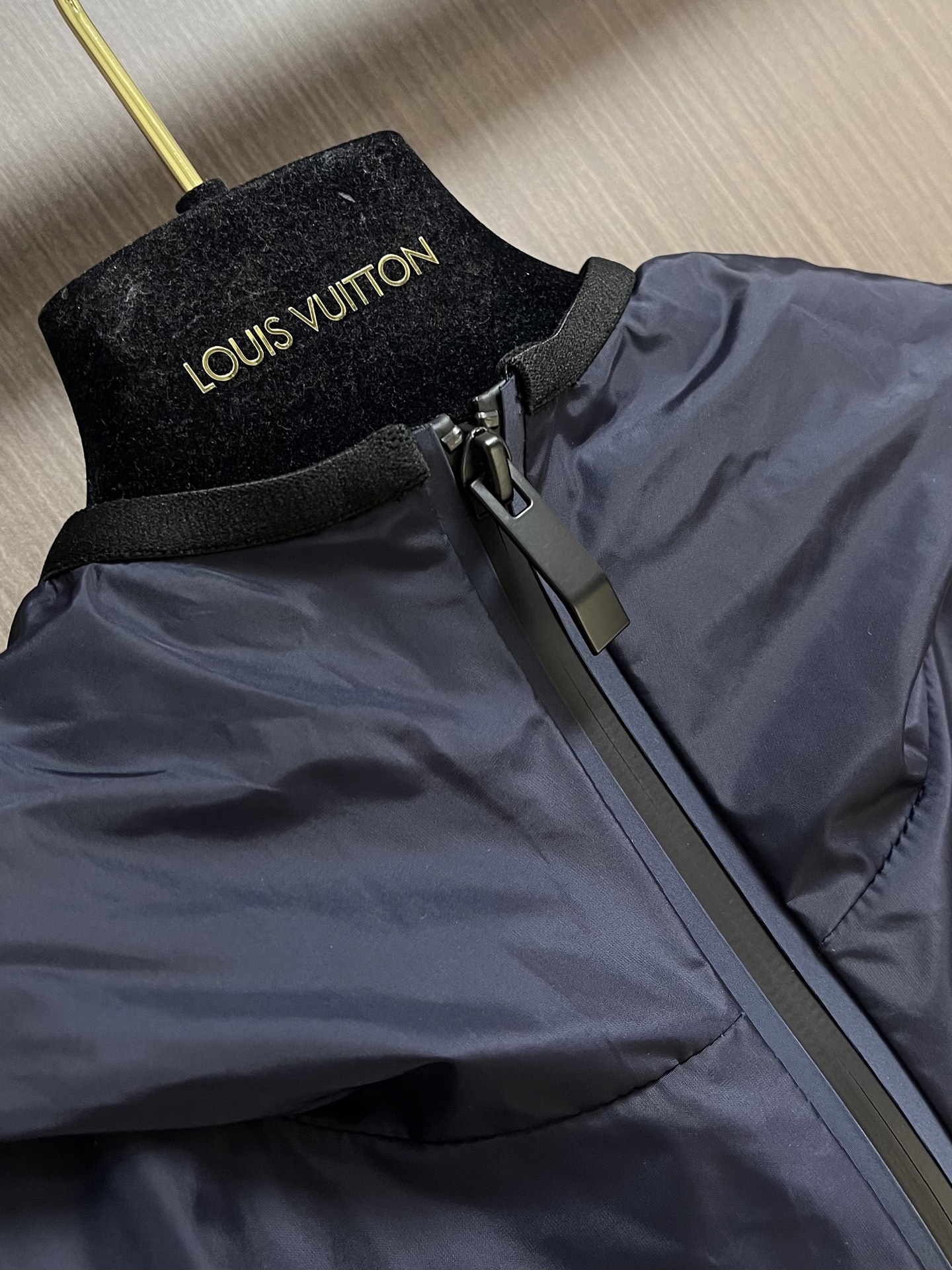 Moncler  2026SS春夏新品轻量连帽机能马甲，定制锦纶防泼水面料，轻薄轻量化上身零负担，防风防