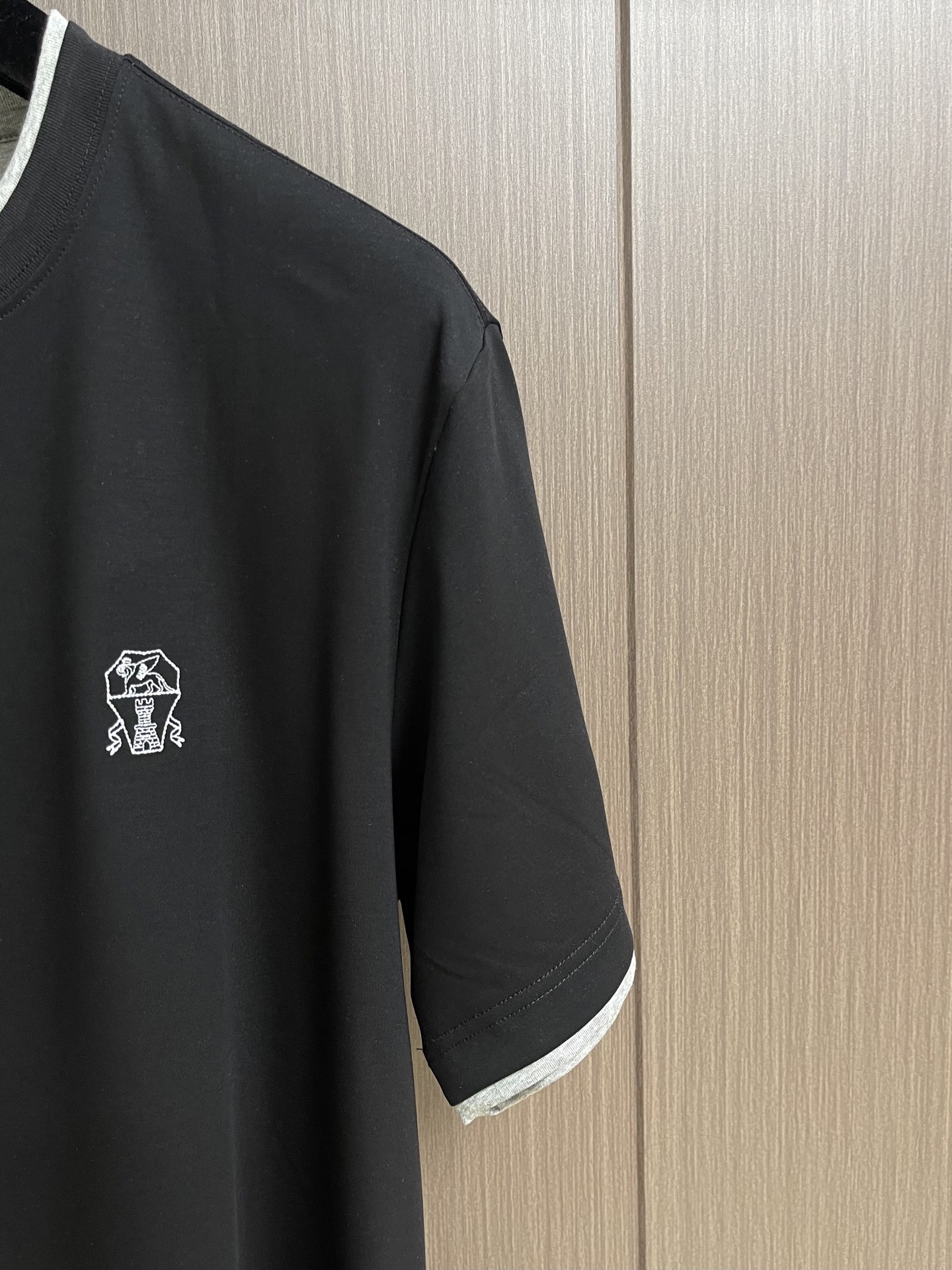 Brunello Cucinelli BC 胸前刺绣品牌标识圆领短袖T恤，2026SS早春新款短袖 男士