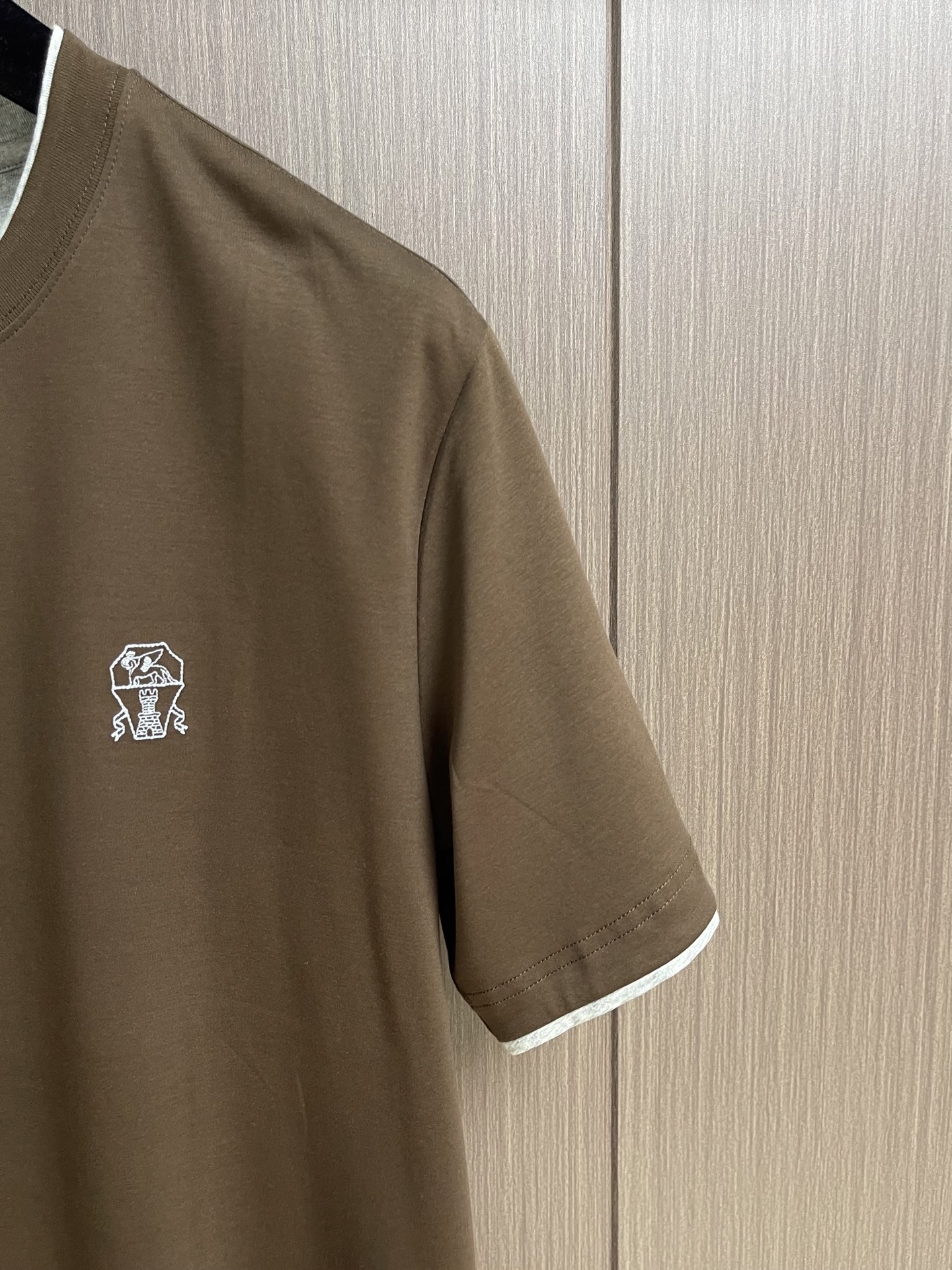 Brunello Cucinelli BC 胸前刺绣品牌标识圆领短袖T恤，2026SS早春新款短袖 男士