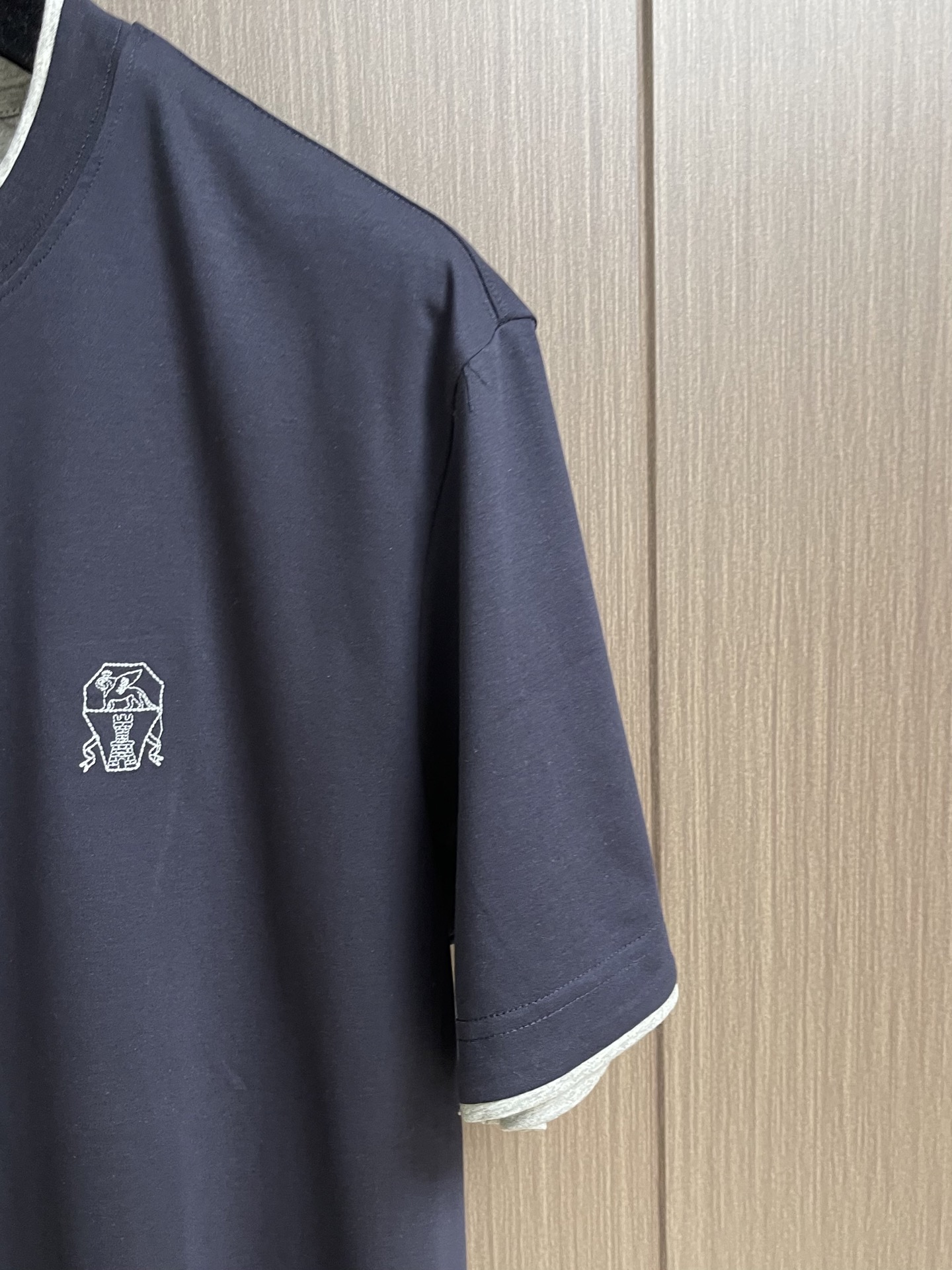 Brunello Cucinelli BC 胸前刺绣品牌标识圆领短袖T恤，2026SS早春新款短袖 男士