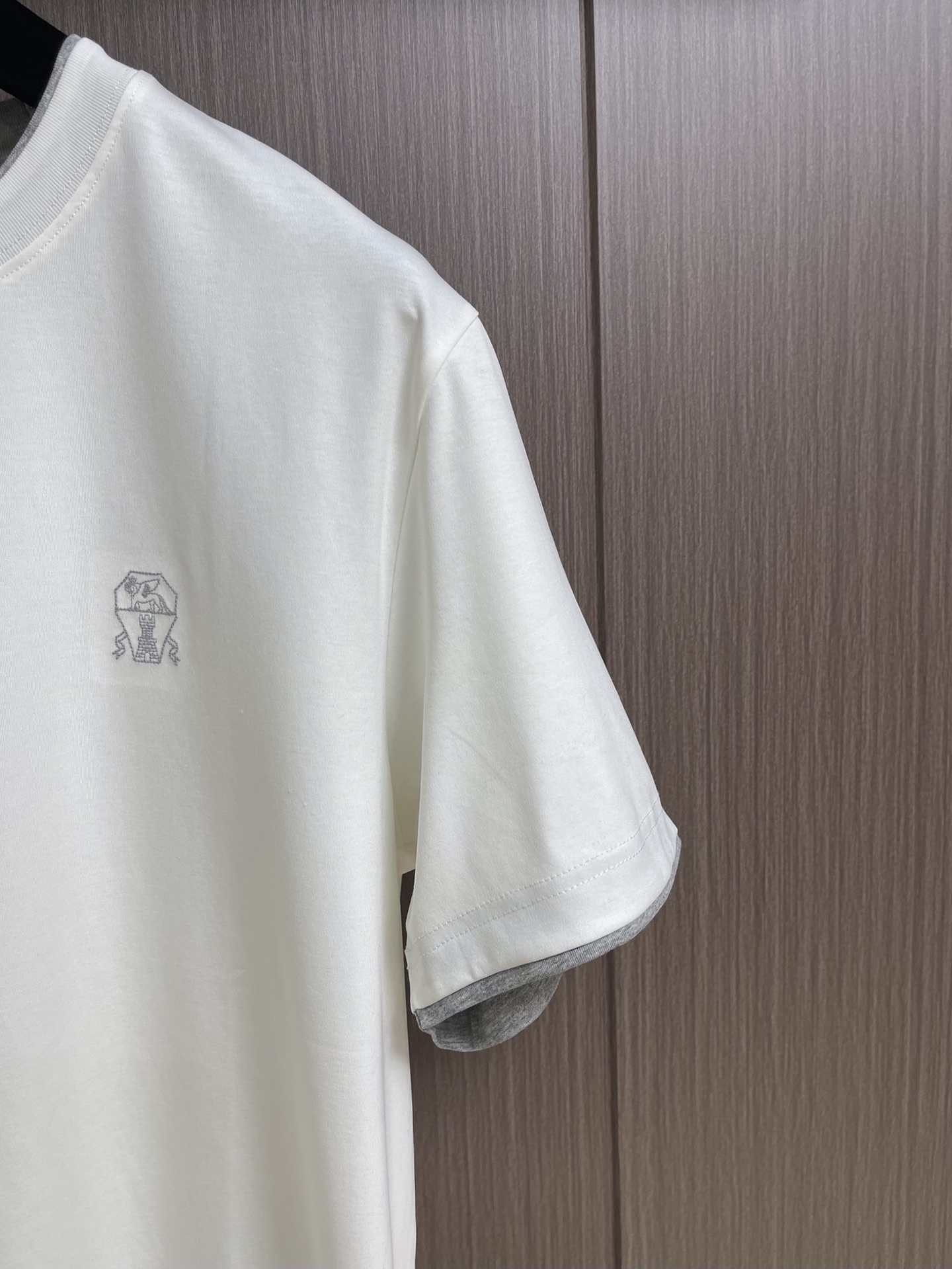 Brunello Cucinelli BC 胸前刺绣品牌标识圆领短袖T恤，2026SS早春新款短袖 男士