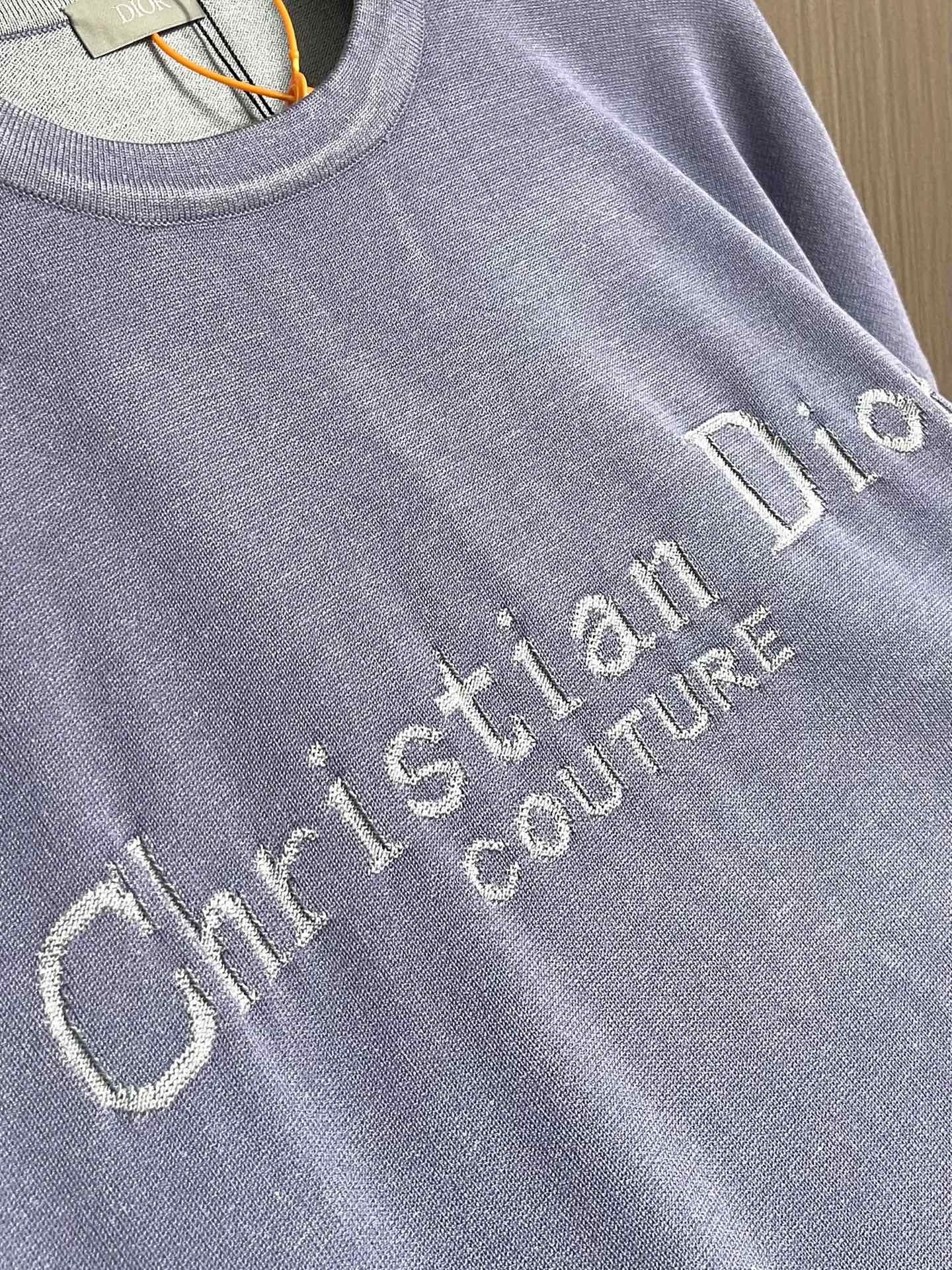 Dior Christian 标识短袖毛衣T恤，定织雅雾云柔针织棉 细腻绵密柔糯亲肤 柔雾谧蓝凝练沉静气