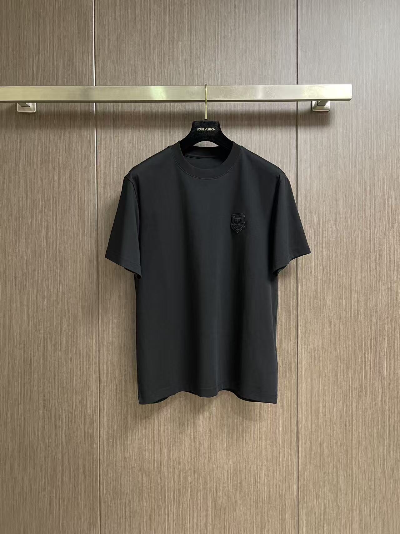 Loro Piana LoroPiana 2026SS夏季新品仔章logo圆领短袖T恤，帅气时尚，胸前凹