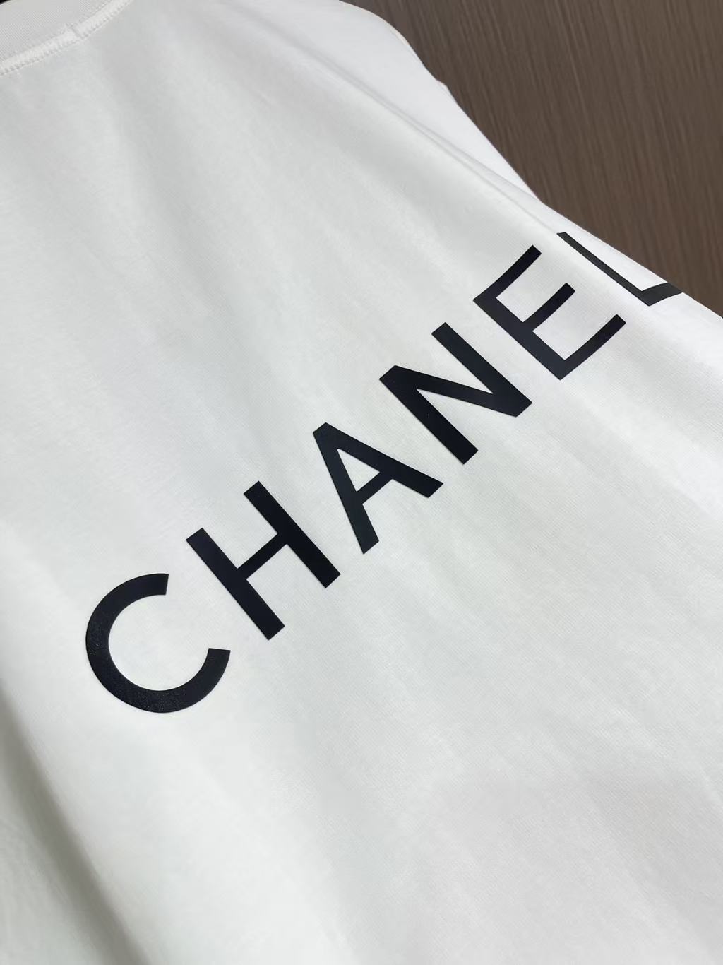 CHANEL 2026SS早春新款简约标识系列极简字母印花短袖T恤，32支双单品。股面料克重洗水后240