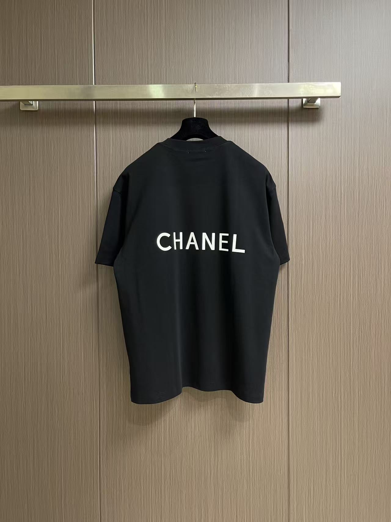 CHANEL 2026SS早春新款简约标识系列极简字母印花短袖T恤，32支双单品。股面料克重洗水后240