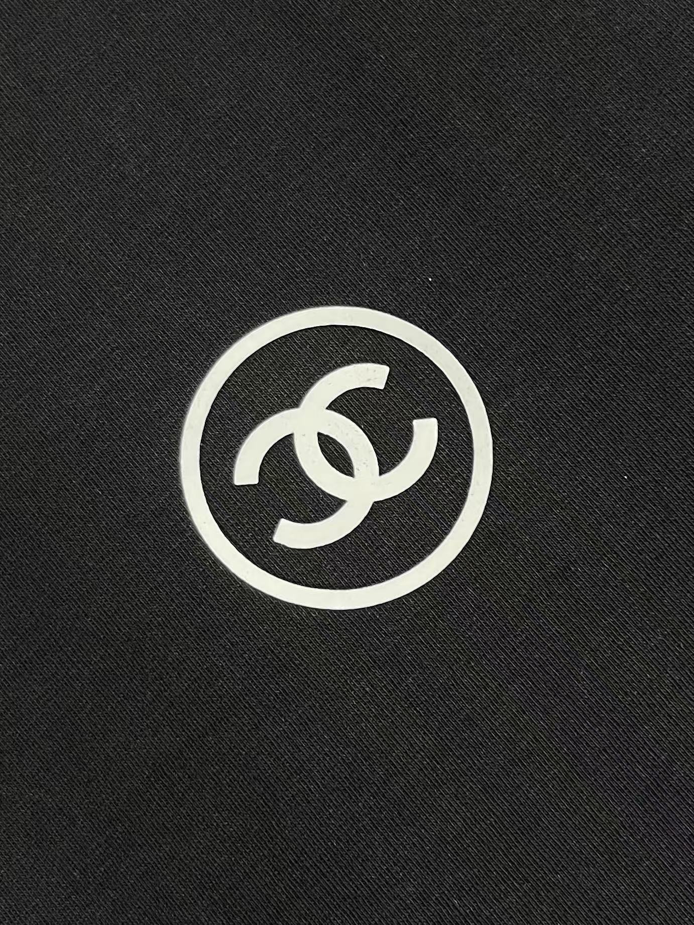 CHANEL 2026SS早春新款简约标识系列极简字母印花短袖T恤，32支双单品。股面料克重洗水后240