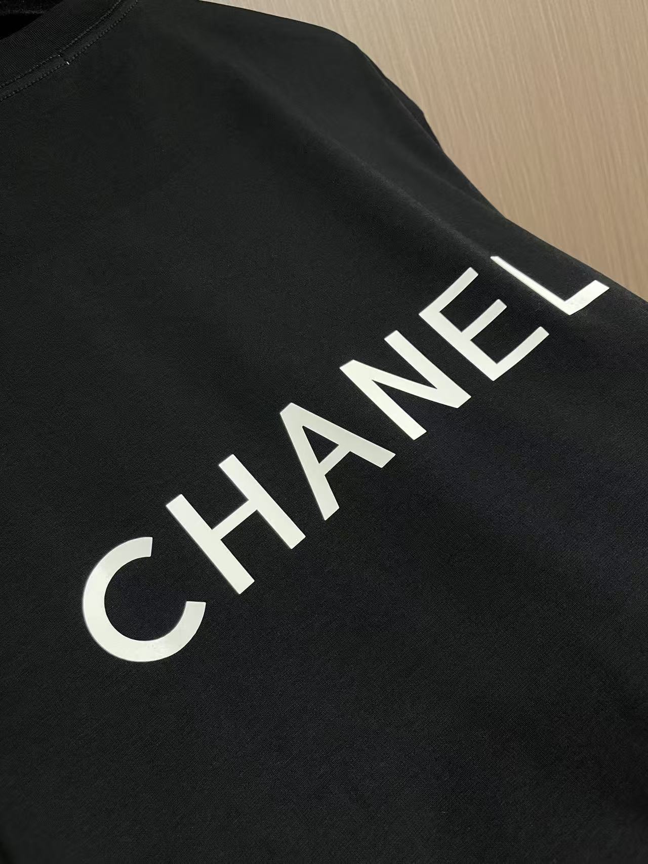 CHANEL 2026SS早春新款简约标识系列极简字母印花短袖T恤，32支双单品。股面料克重洗水后240