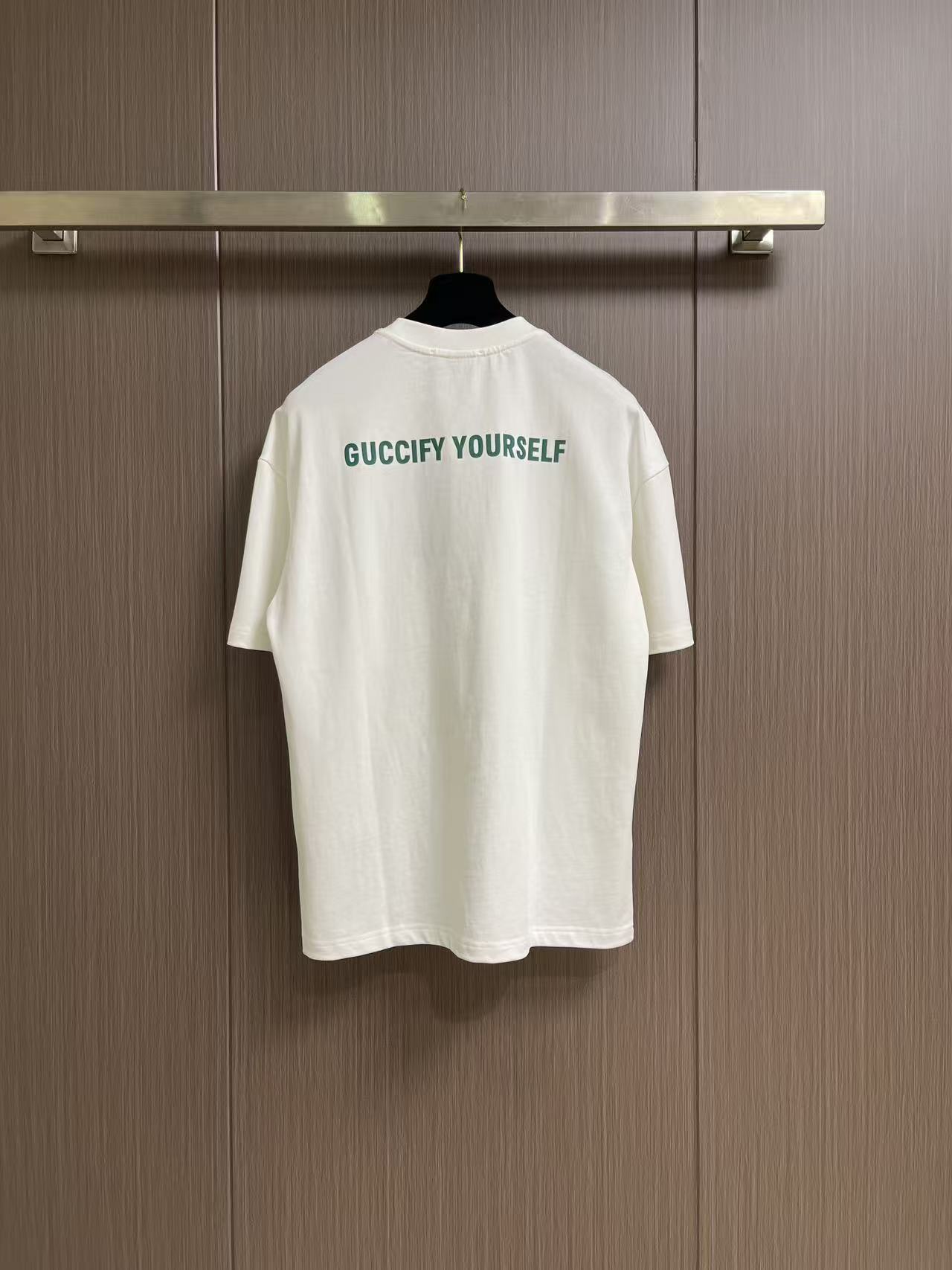GUCCI 2026ss春夏新品圆领短袖T恤，100％全棉300g面料，柔软亲肤，挺阔有垂坠感。四线密边