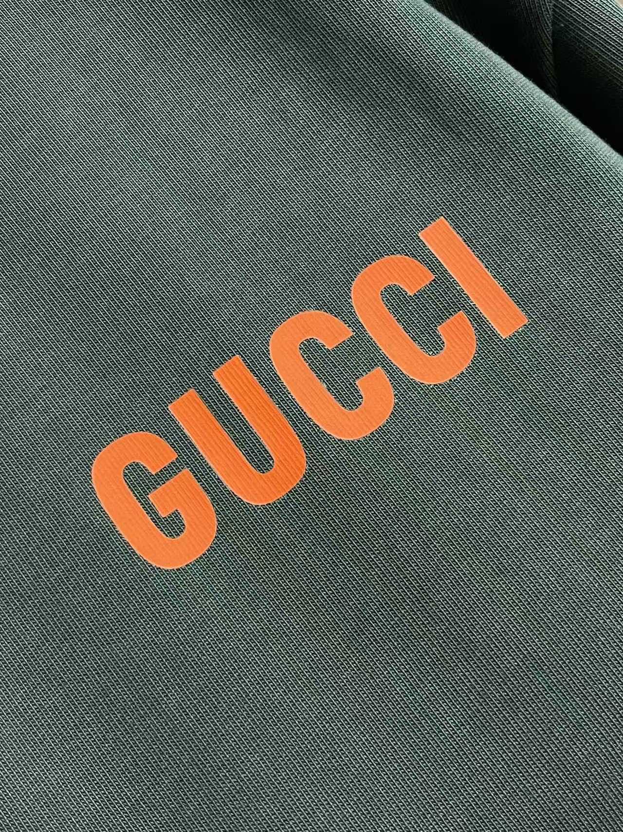 GUCCI 2026ss春夏新品圆领短袖T恤，100％全棉300g面料，柔软亲肤，挺阔有垂坠感。四线密边