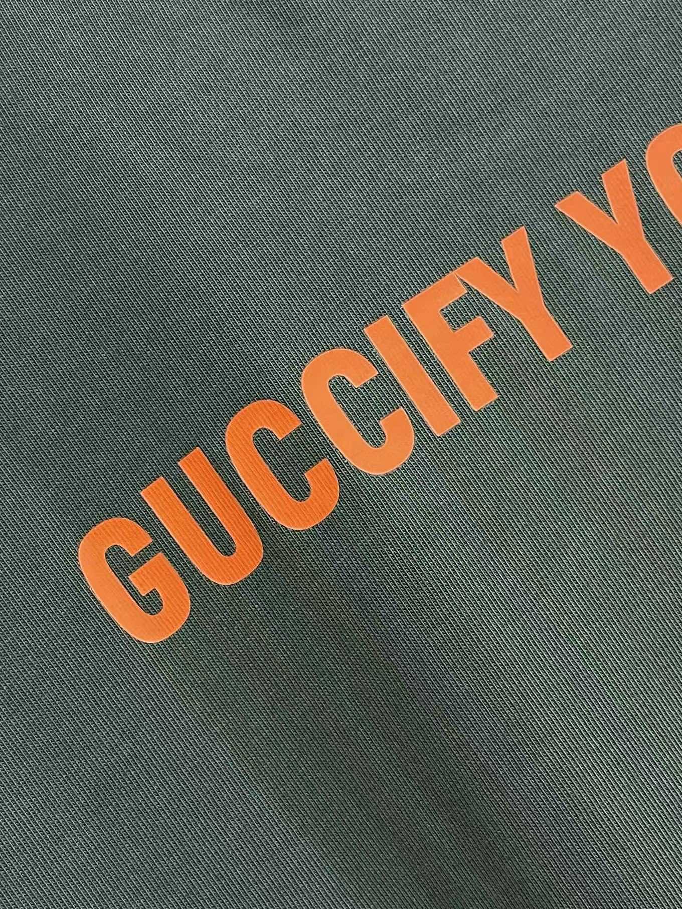 GUCCI 2026ss春夏新品圆领短袖T恤，100％全棉300g面料，柔软亲肤，挺阔有垂坠感。四线密边