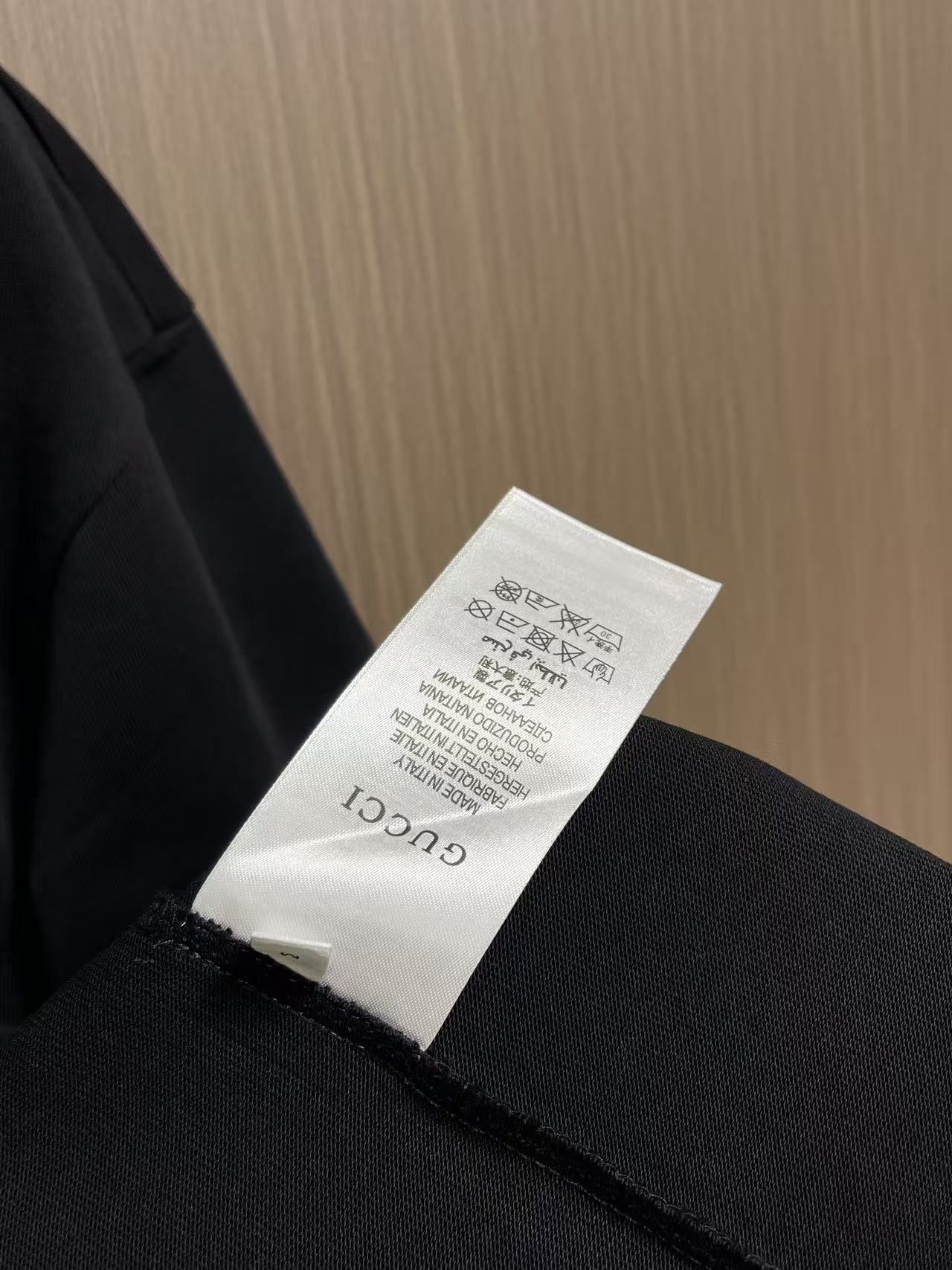 GUCCI 2026ss春夏新品圆领短袖T恤，100％全棉300g面料，柔软亲肤，挺阔有垂坠感。四线密边